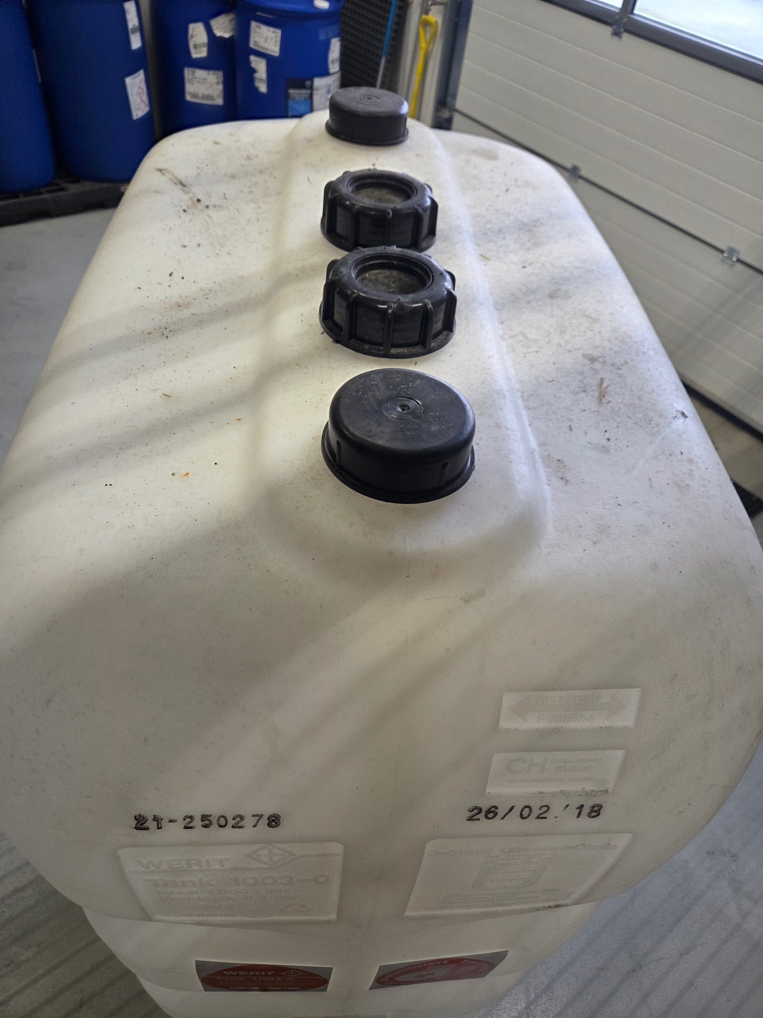 Olíutankur úr HPDE plasti, 1000L (1 stk.) 3