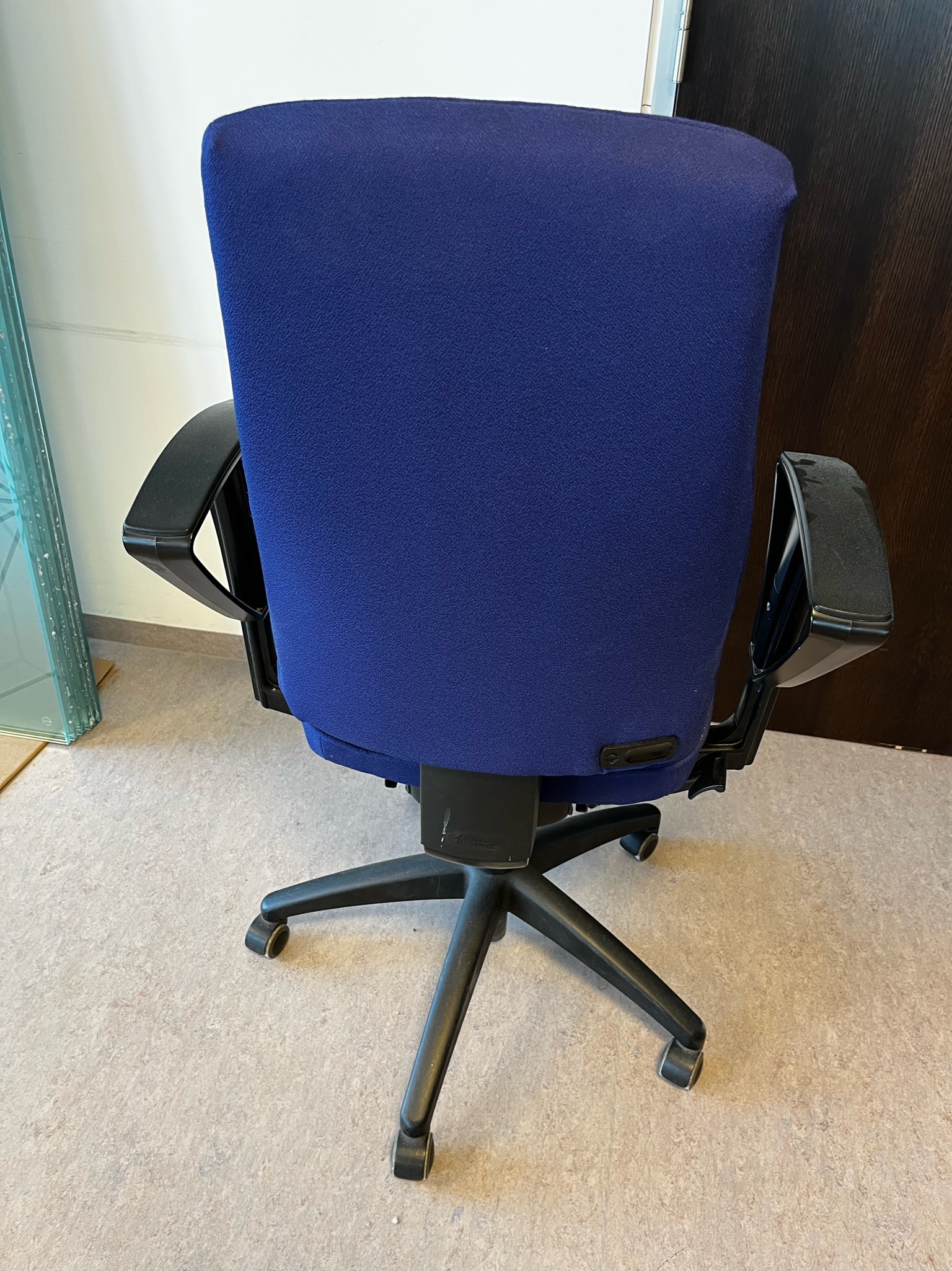 SELT / SOLD Kinnarps skrifstofustólar frá Pennanum - bláir 3