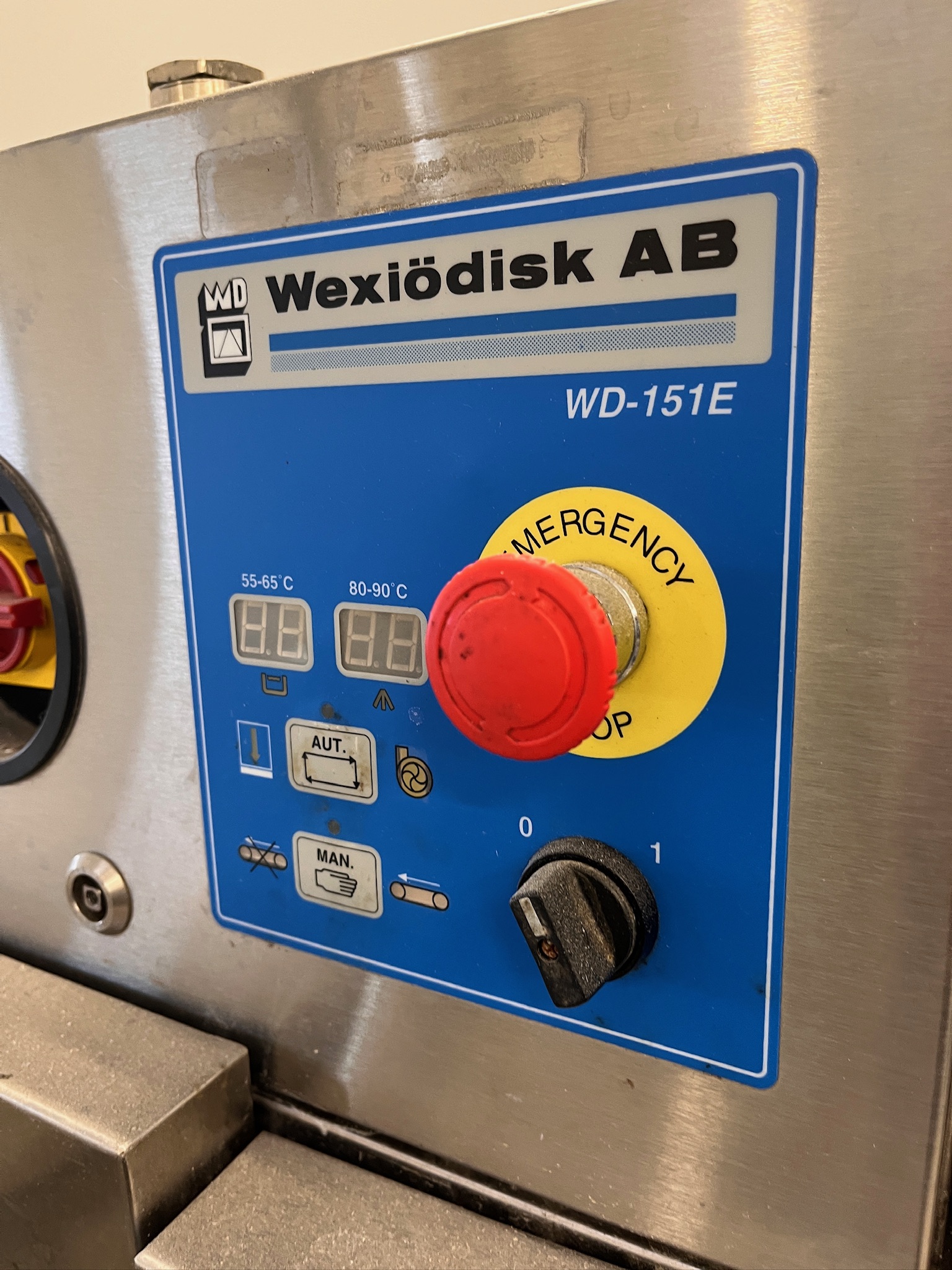 SELT / SOLD Wexiödisk færibandsuppþvottavél / bakkaþvottavél 3