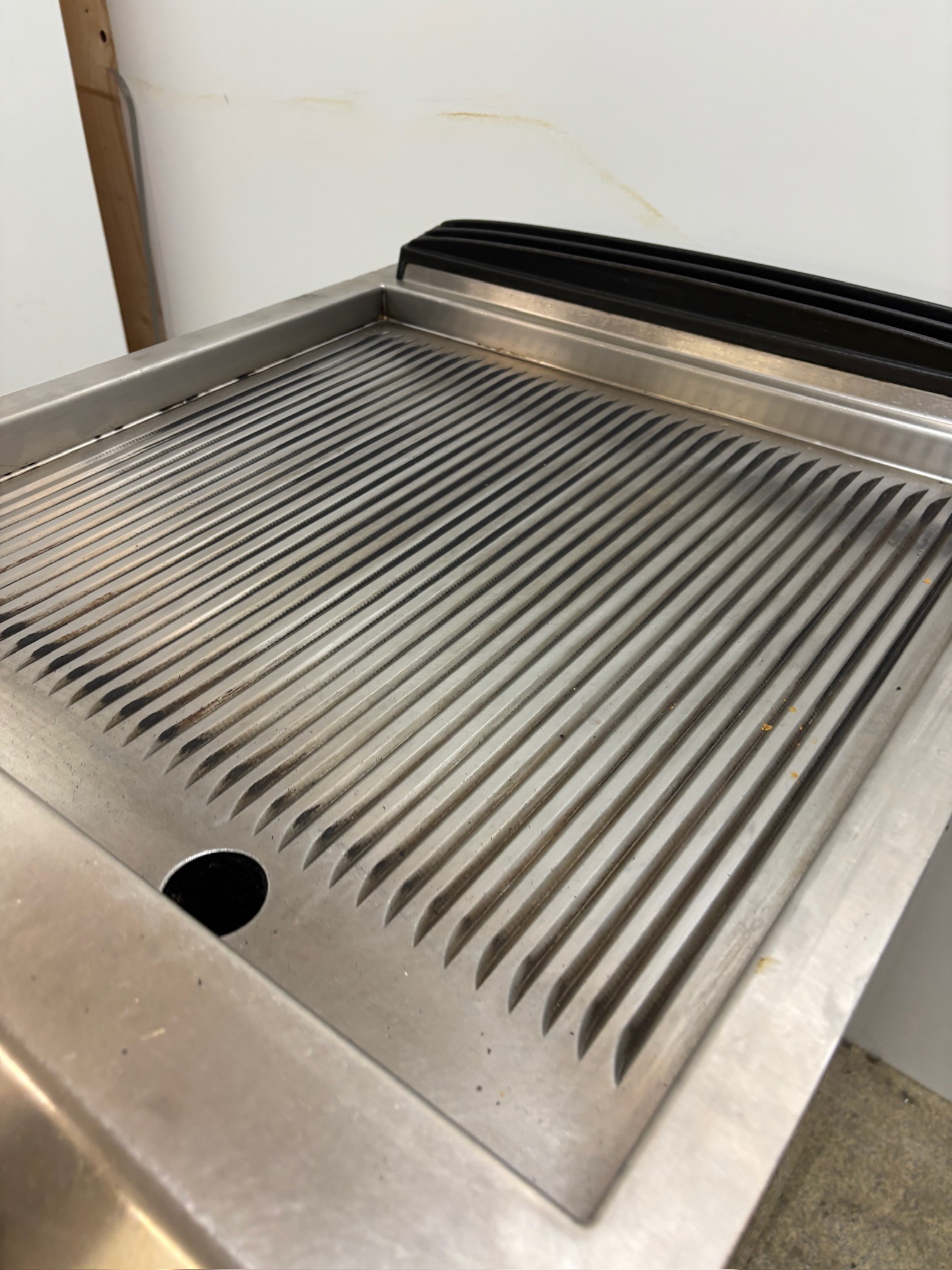SELT / SOLD Grillvapor Olis grillpanna og undirborðB60 x D73 x H91 sm. 9