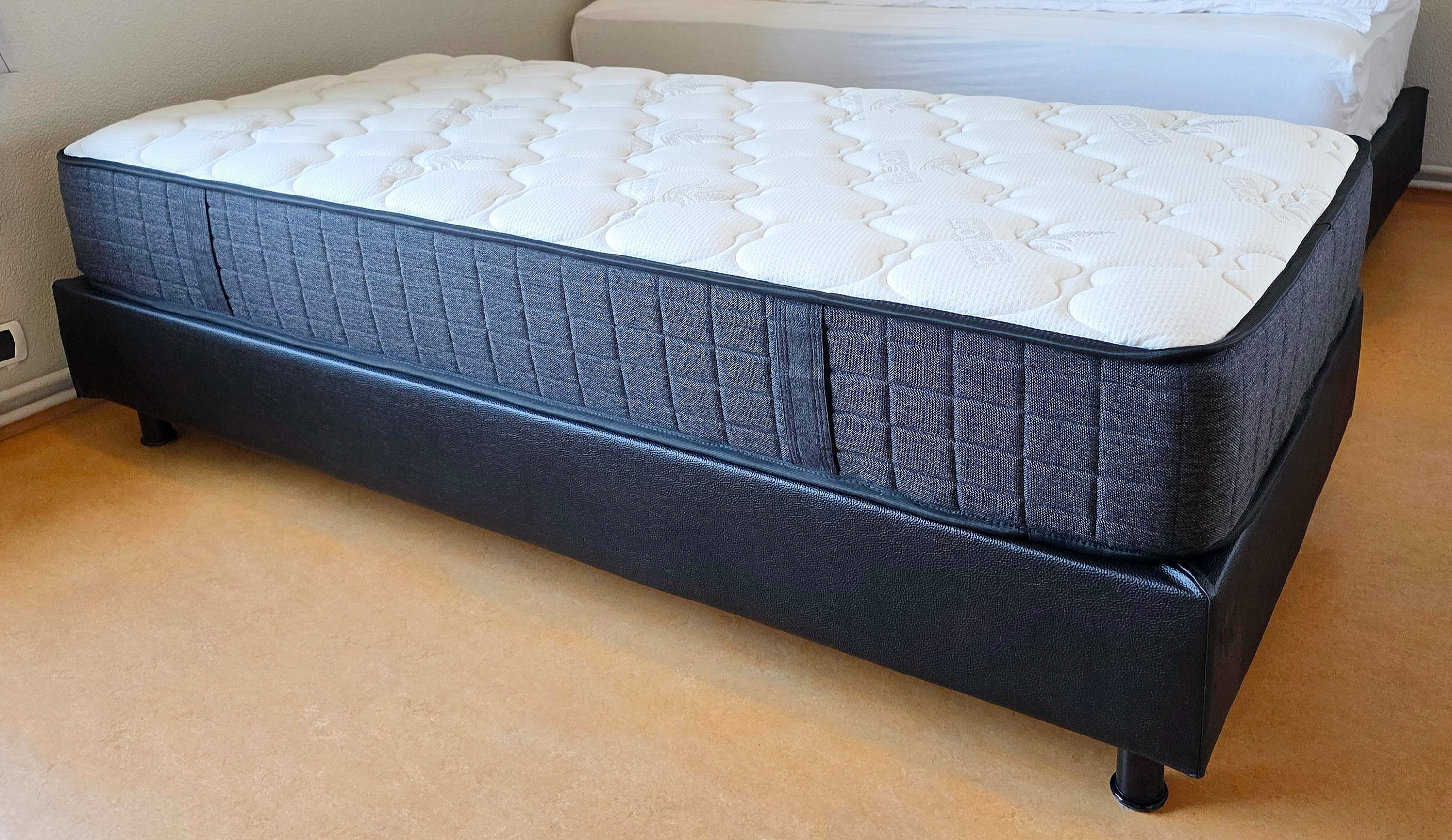 SELT / SOLD Nature's Rest Luxury rúm með botni frá Dorma 3