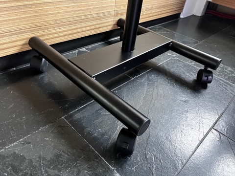 SELT / SOLD Ræðupúlt á hjólum 4