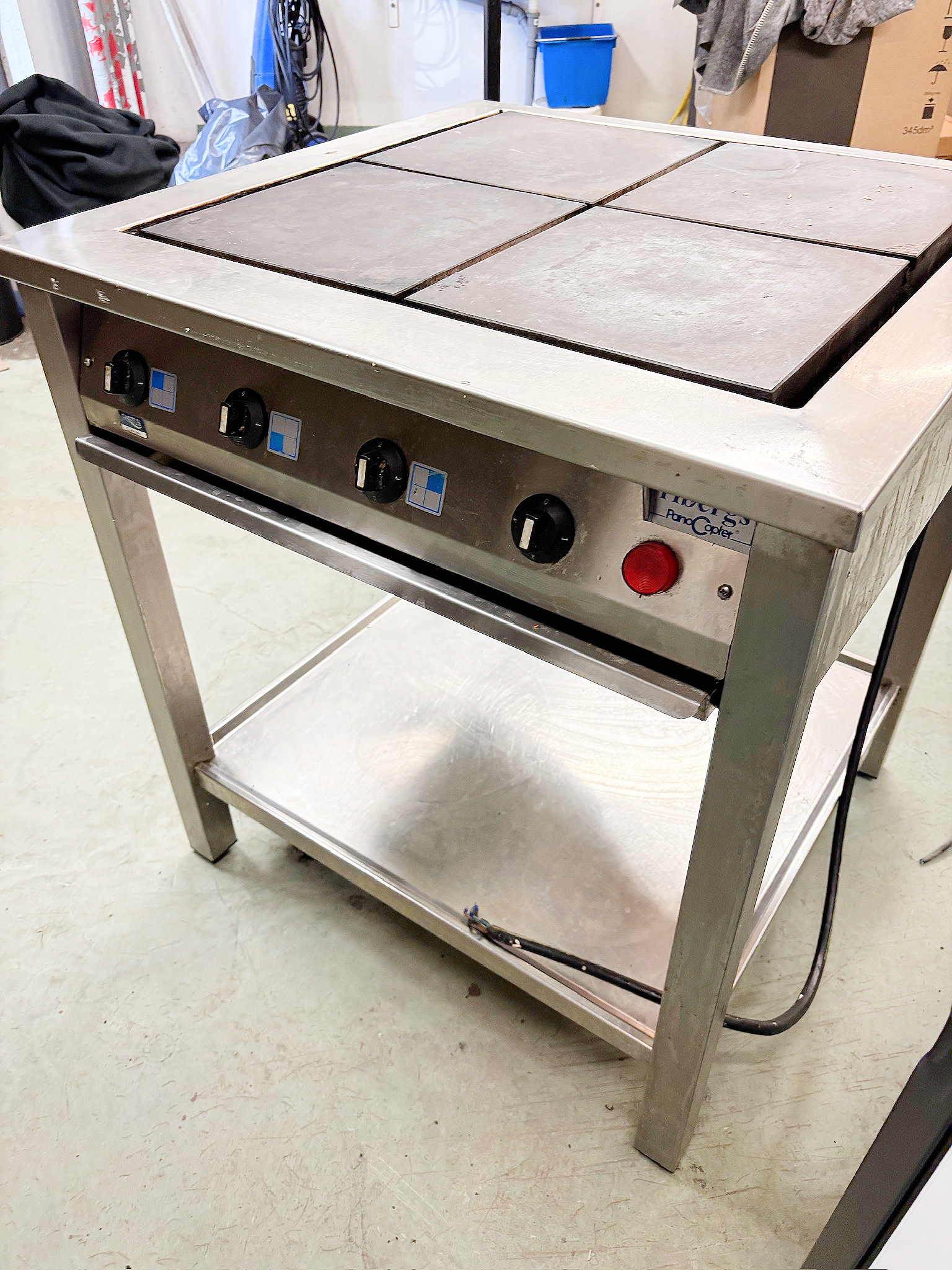 SELT / SOLD Fribergs flatpanna frá Fastus, B80xD70xH88sm. 2