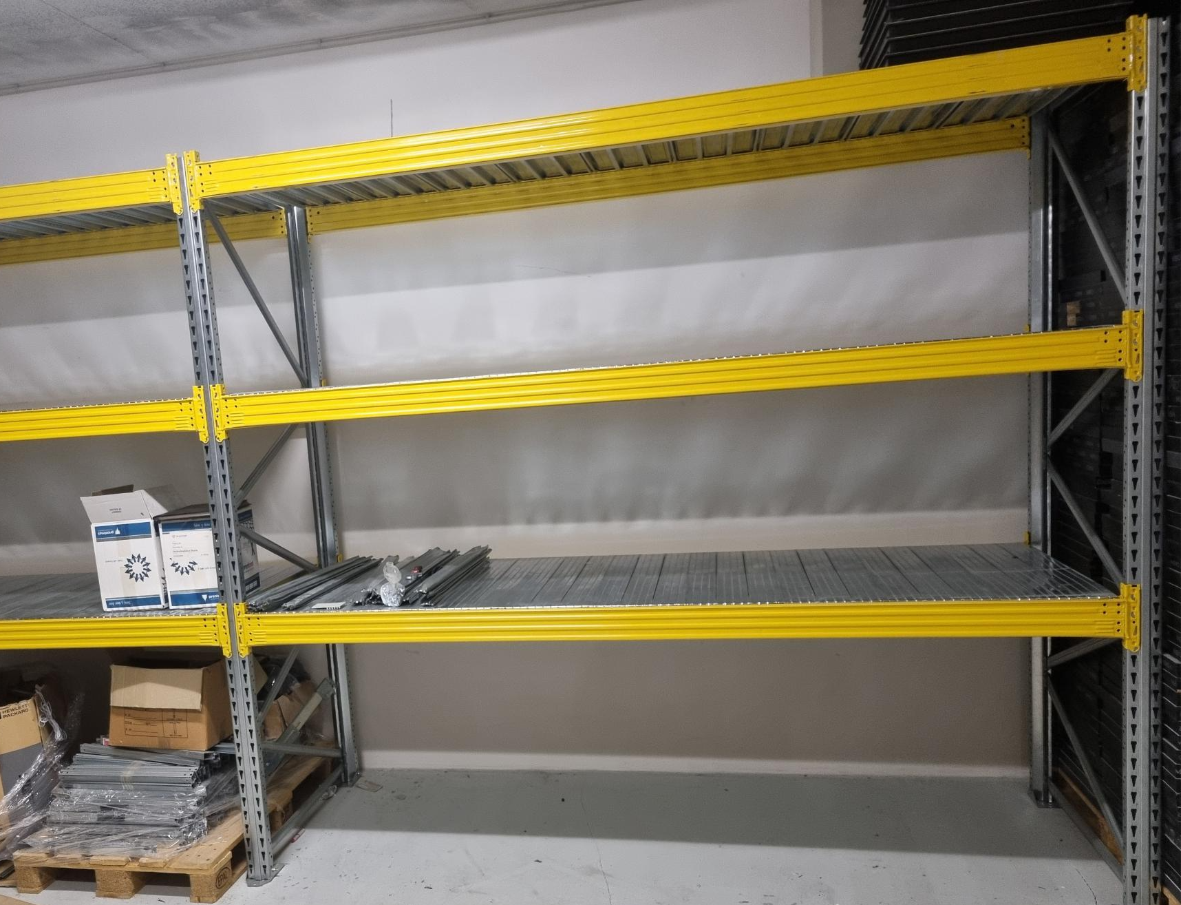 SELT / SOLD - Tínsluhillur 4 bil 3