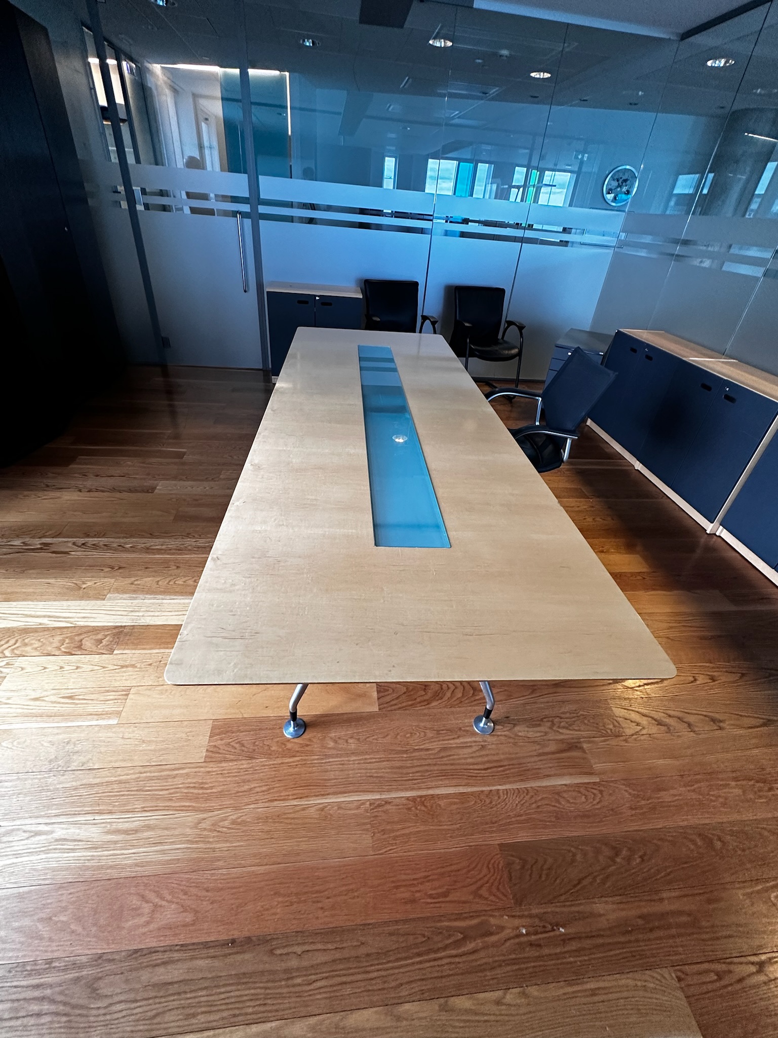 SELT / SOLD Vitra fundarborð frá Pennanum, 8-10 manna, L280 x B100 x H74 sm. 12