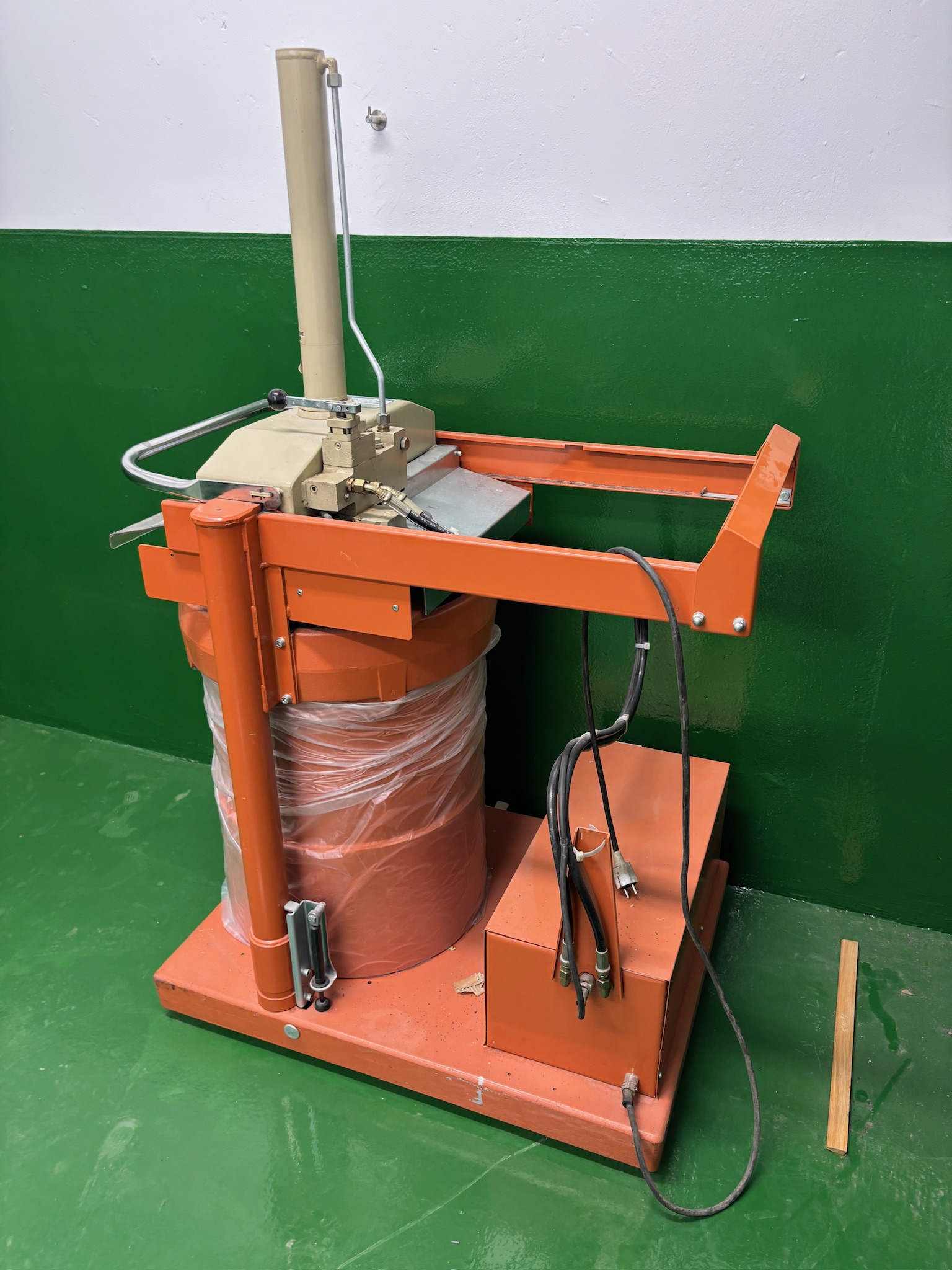 SELT / SOLD Orwak sorppressa / pappírspressa 2