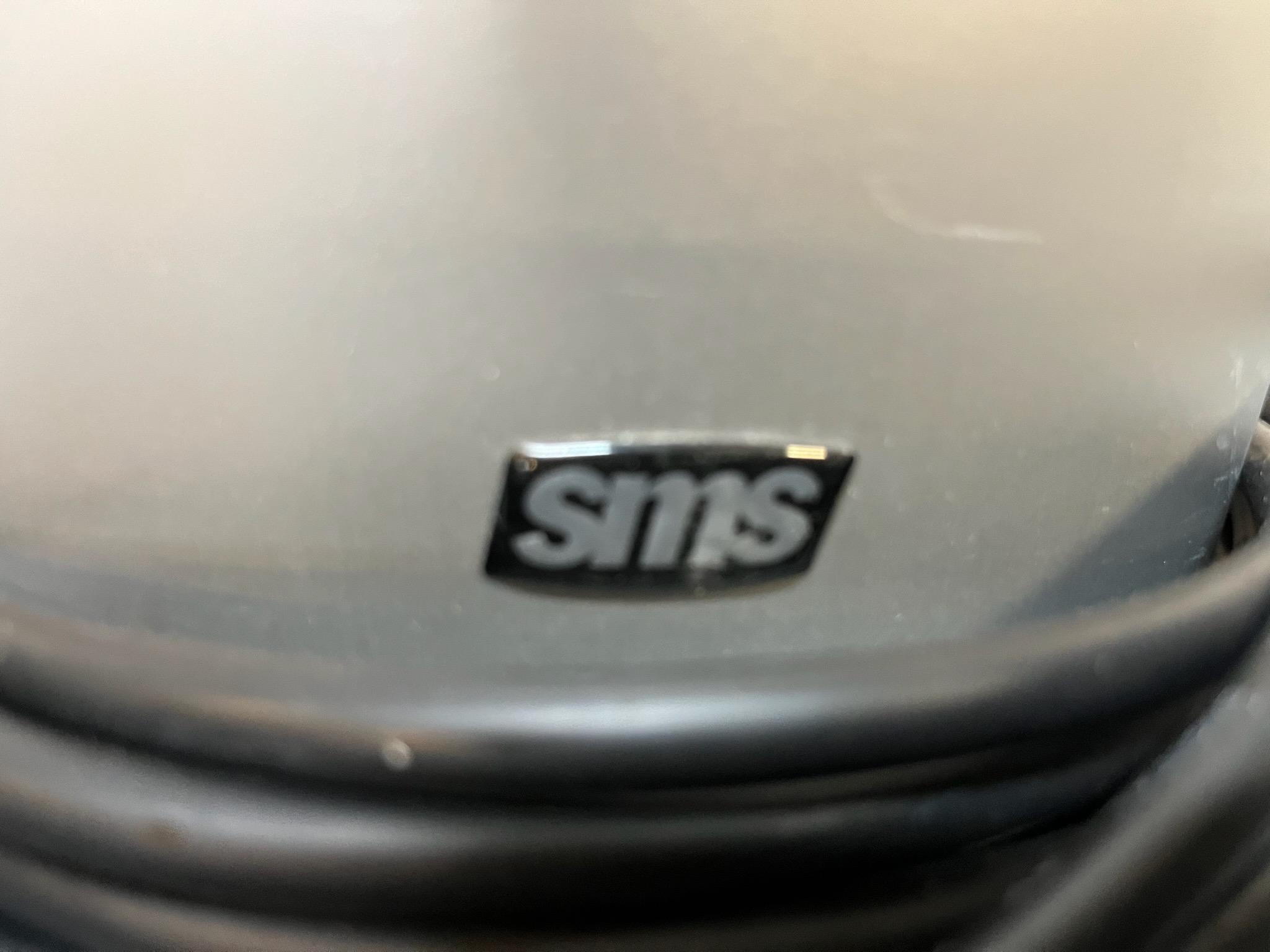 SELT / SOLD SMS gólfstandur á hjólum f. skjái frá Ofar, H217xB76sm. 2