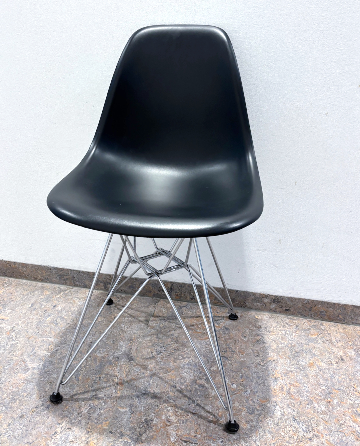 SELT / SOLD Vitra borðstofustóll frá Pennanum 2