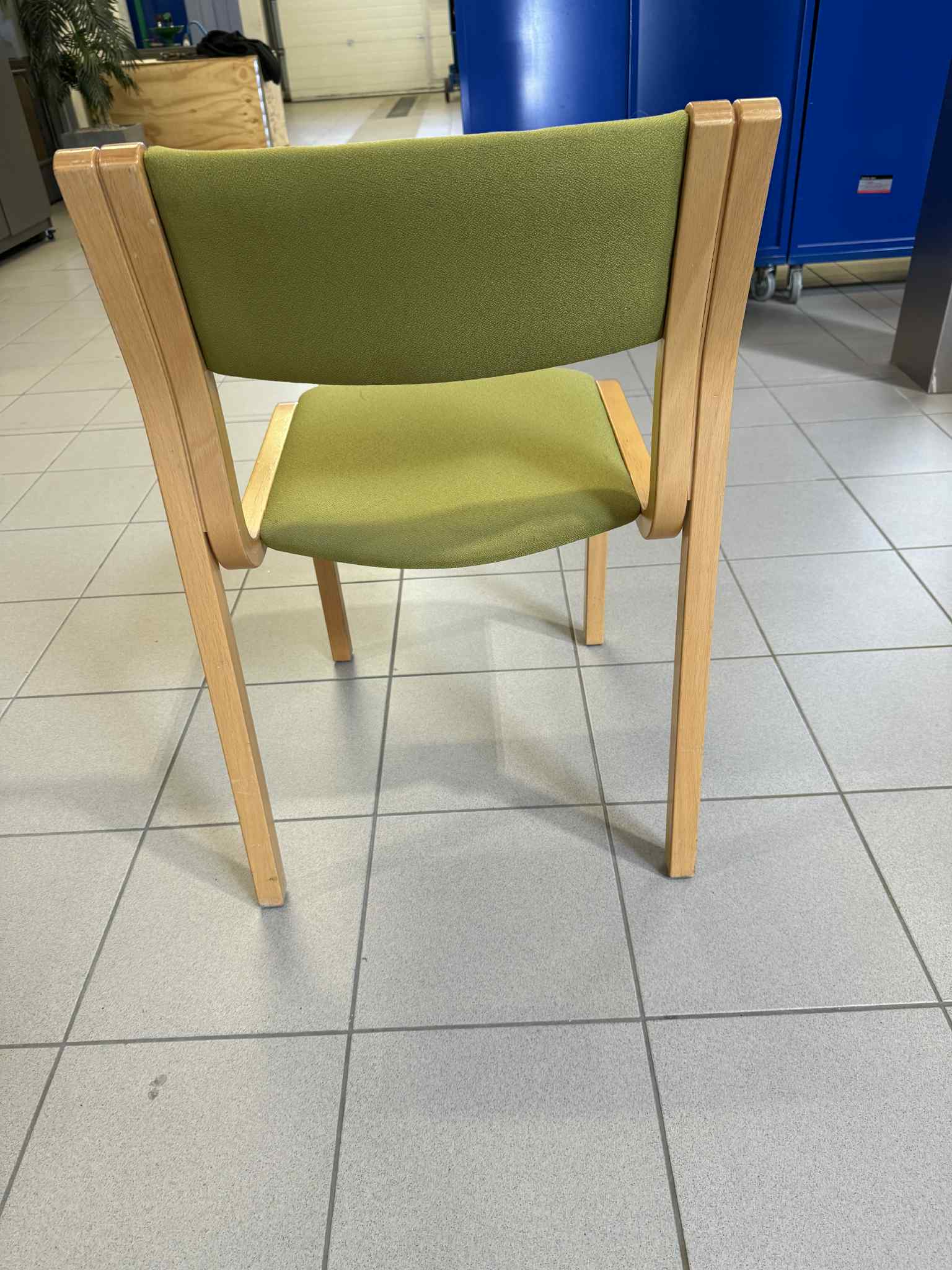 SELT / SOLD Viðartaustólar ljósgrænir staflanlegir 4