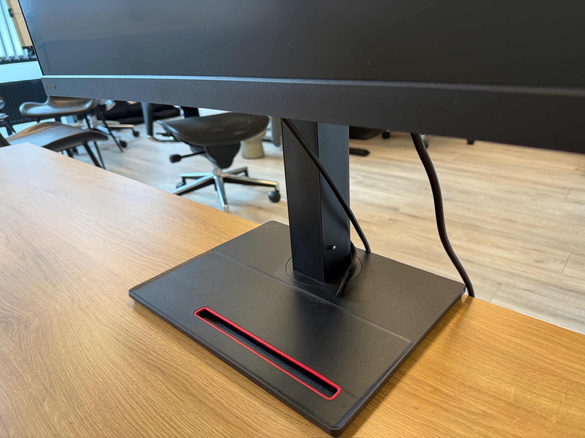 SELT / SOLD Lenovo ThinkVision tölvuskjár frá Ofar, QHD, 34'' 4