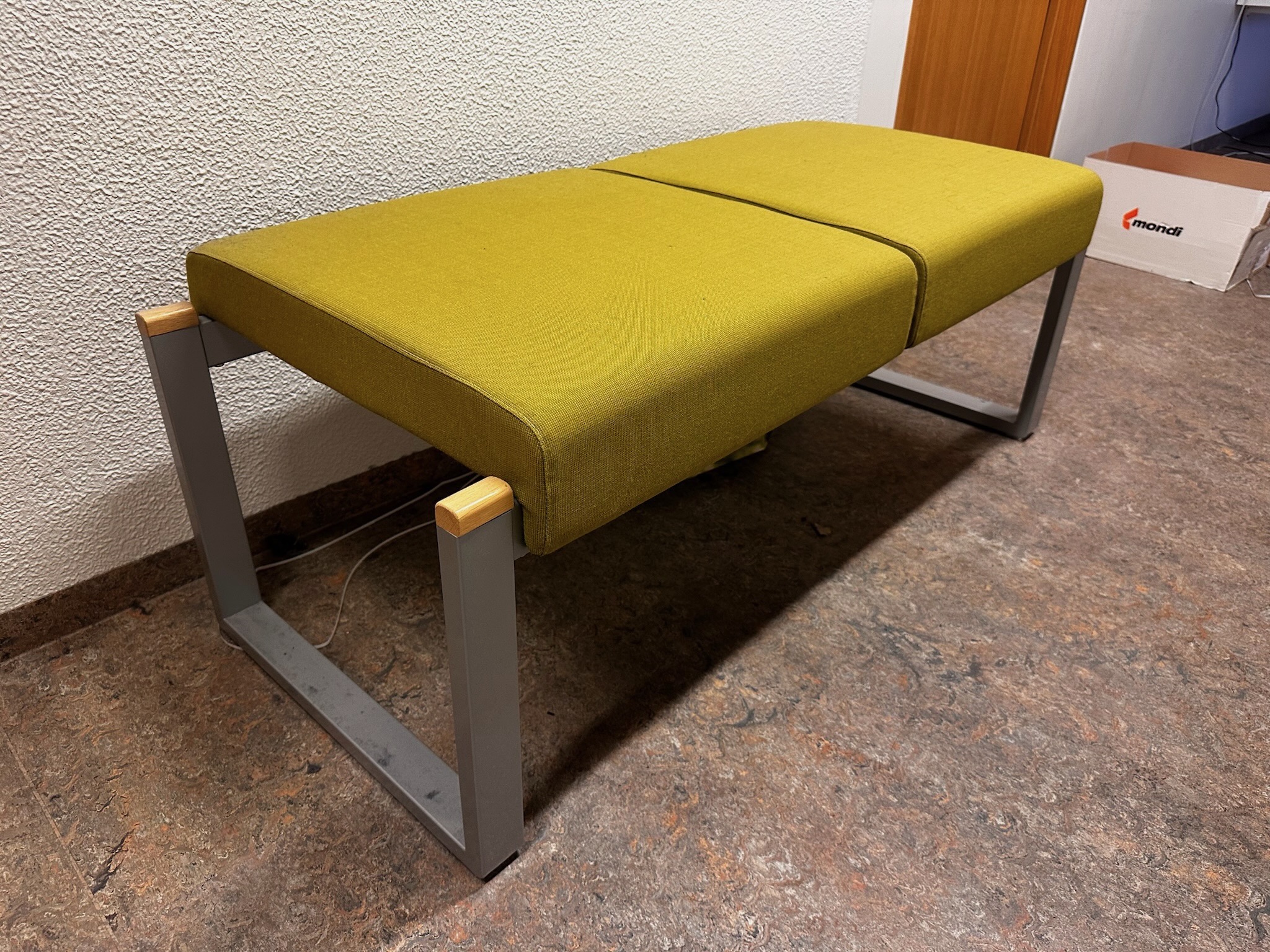 SELT / SOLD Kinnarps bekkur frá Pennanum, 2ja og 3ja sæta 7