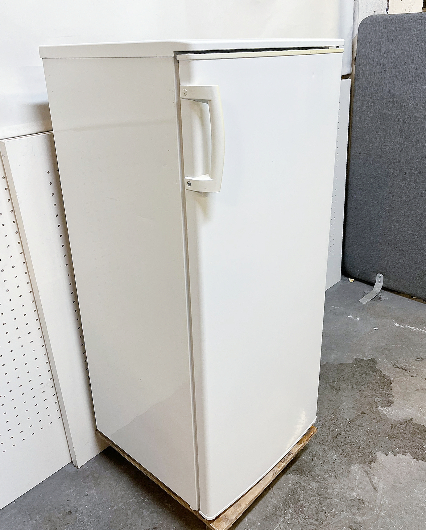 SELT / SOLD Matsui MTR122W1E ísskápur með frystihólfi 2