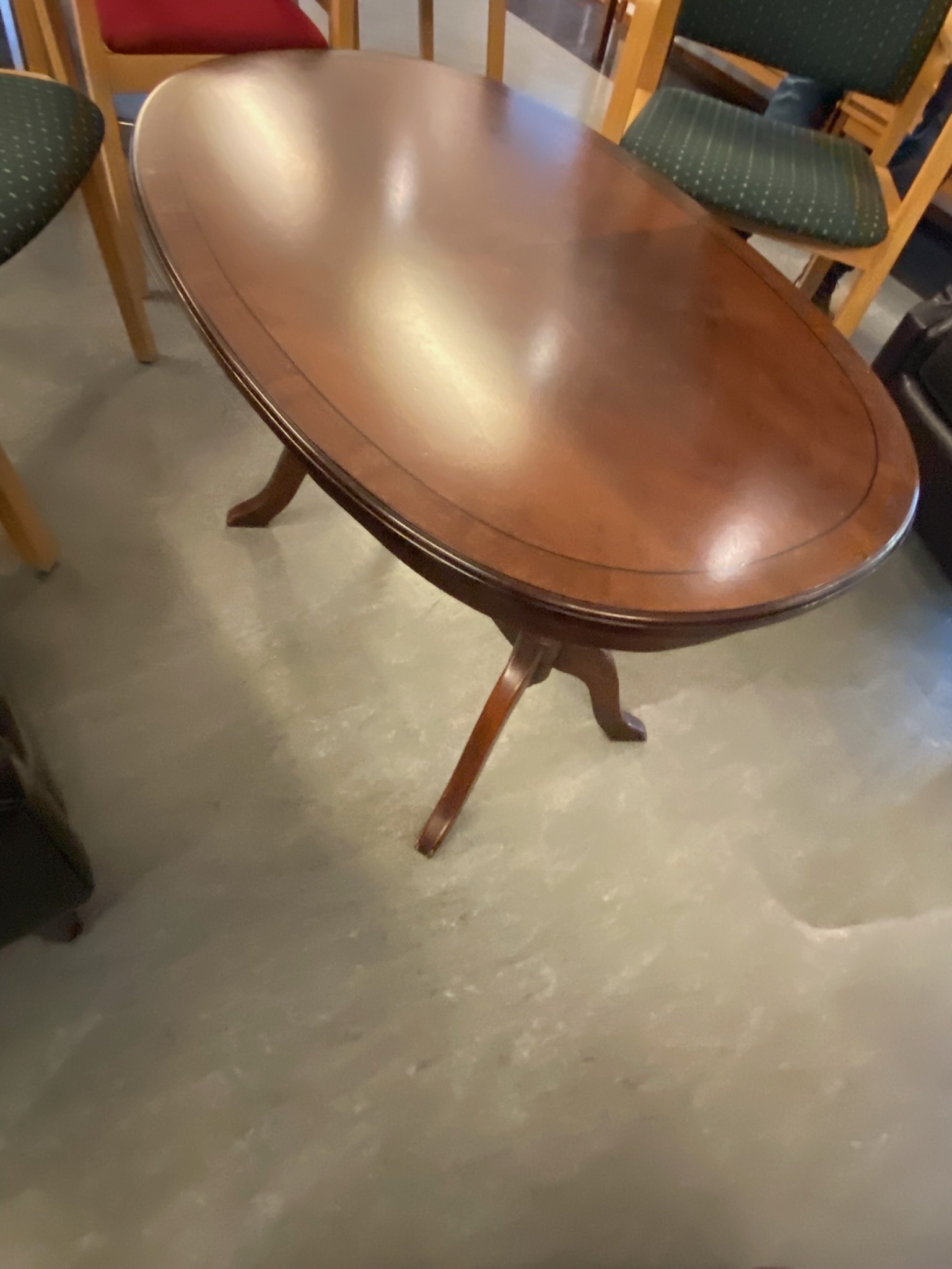 SELT / SOLD Gullfallegt stofuborð B90 x D60 x H60 sm. - Alþingi 3