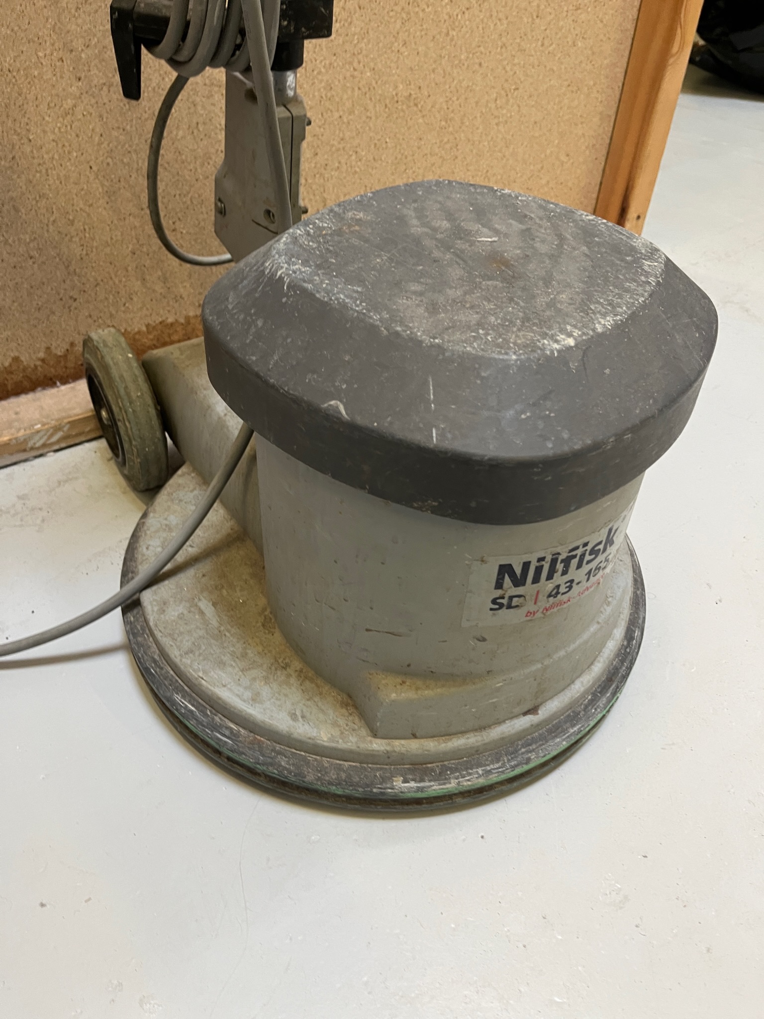 SELT / SOLD Nilfisk skúringarvél 5