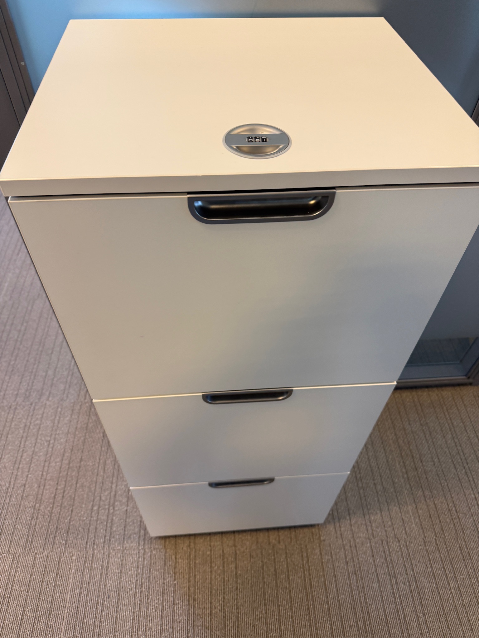 SELT / SOLD IKEA skápur með læsingu, H120sm. 2