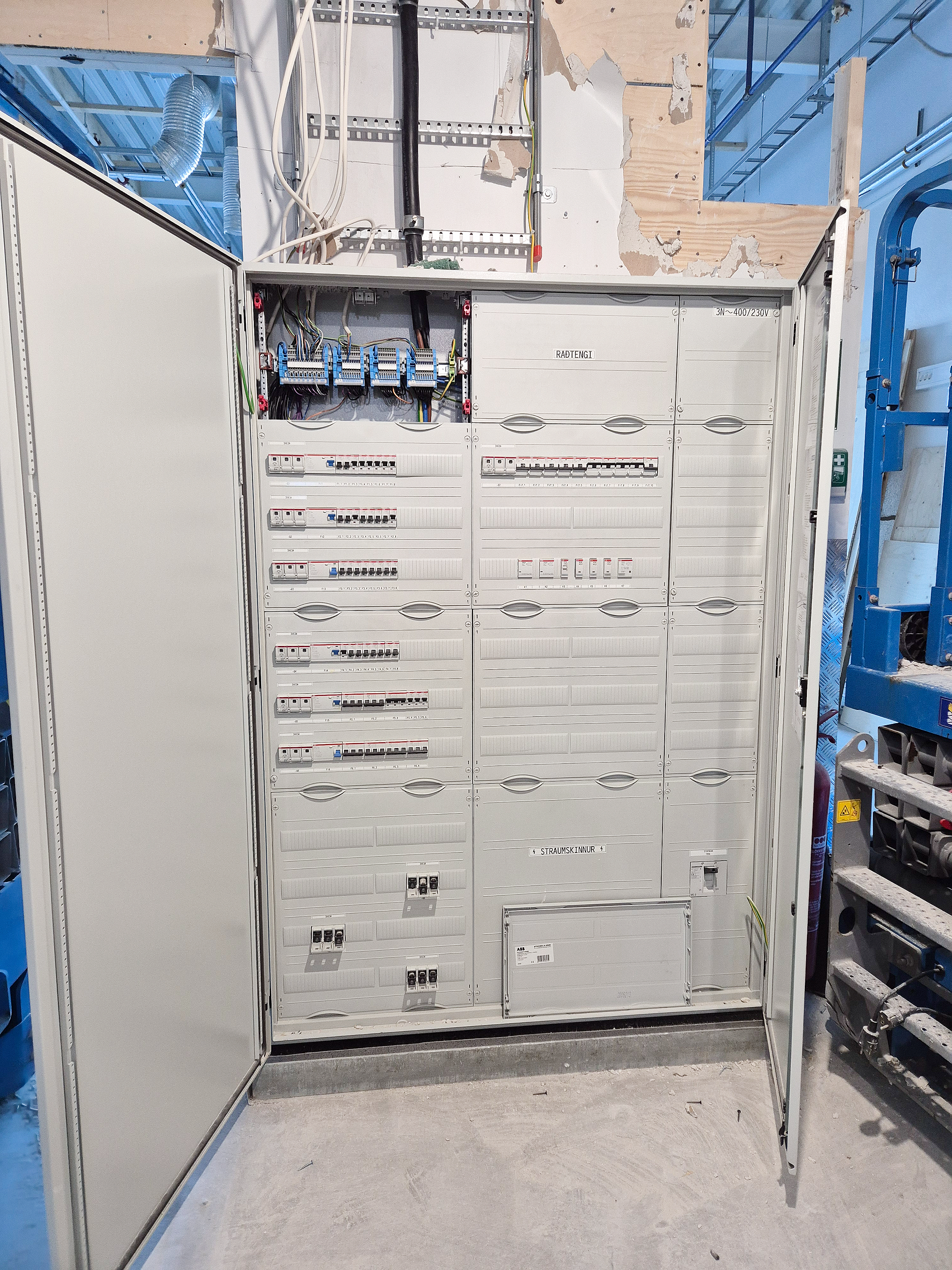 SELT / SOLD Rafmagnstafla H200 x B120 - Tilbúin til afhendingar