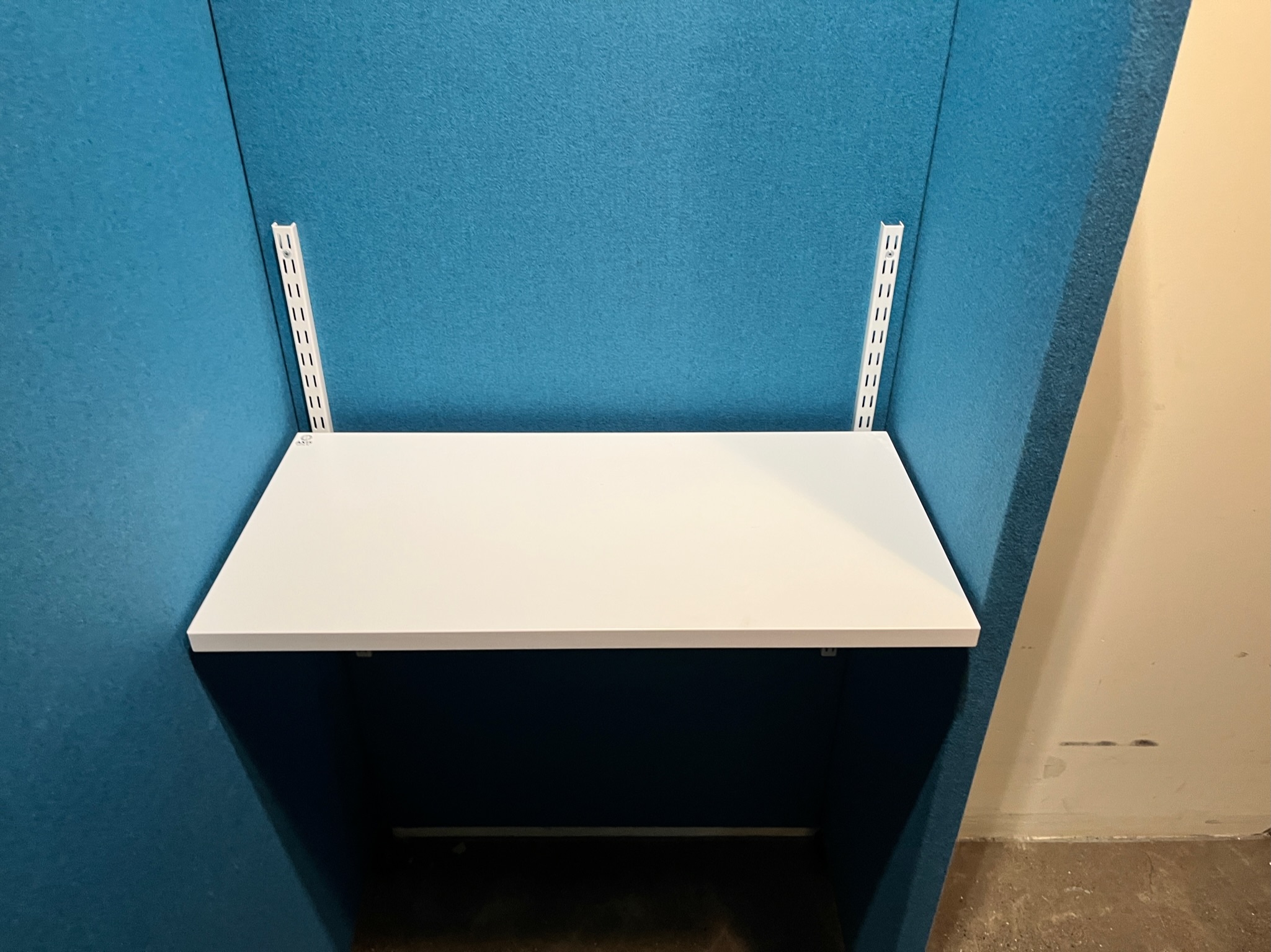 SELT / SOLD Axis símaklefi á hjólum - hljóðeinangrandi ull 2