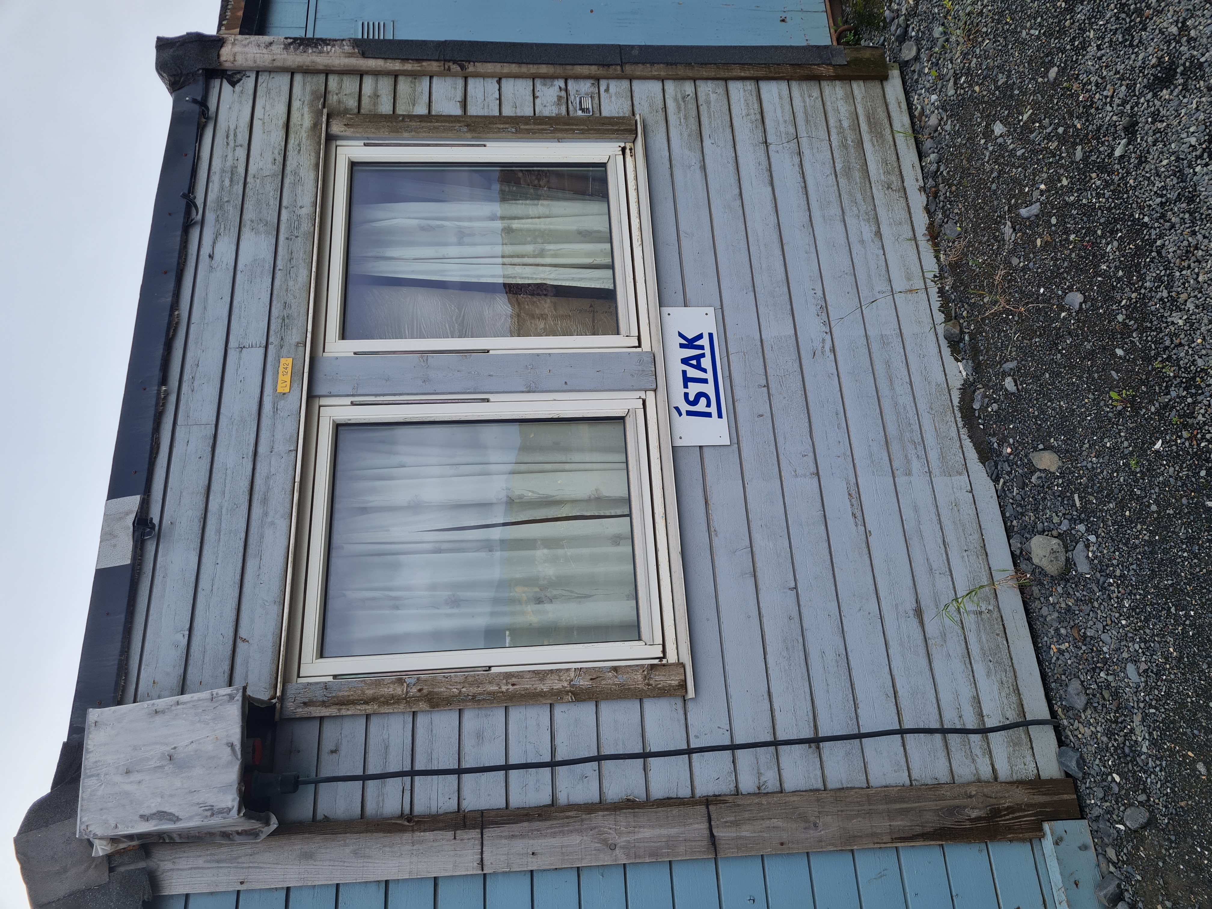 SELT / SOLD - Smáhýsi herbergi - opið rými - mötuneyti - hús 7