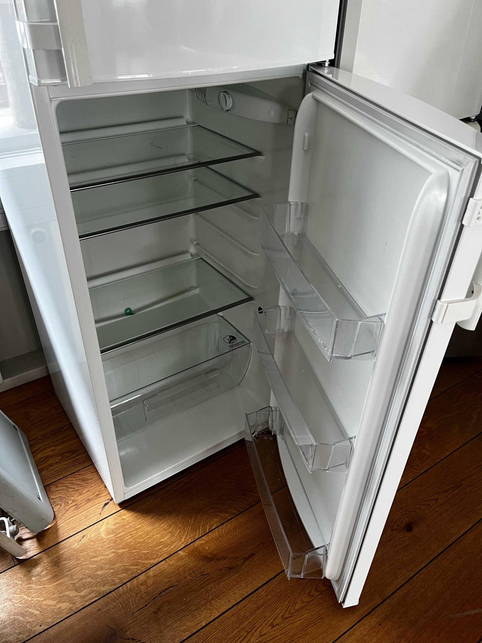 SELT / SOLD Electrolux Ísskápur m/frysti - 135 sm. 5