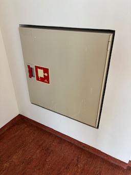 SELT / SOLD Noha brunaslanga í lokuðum kassa, 25m 10