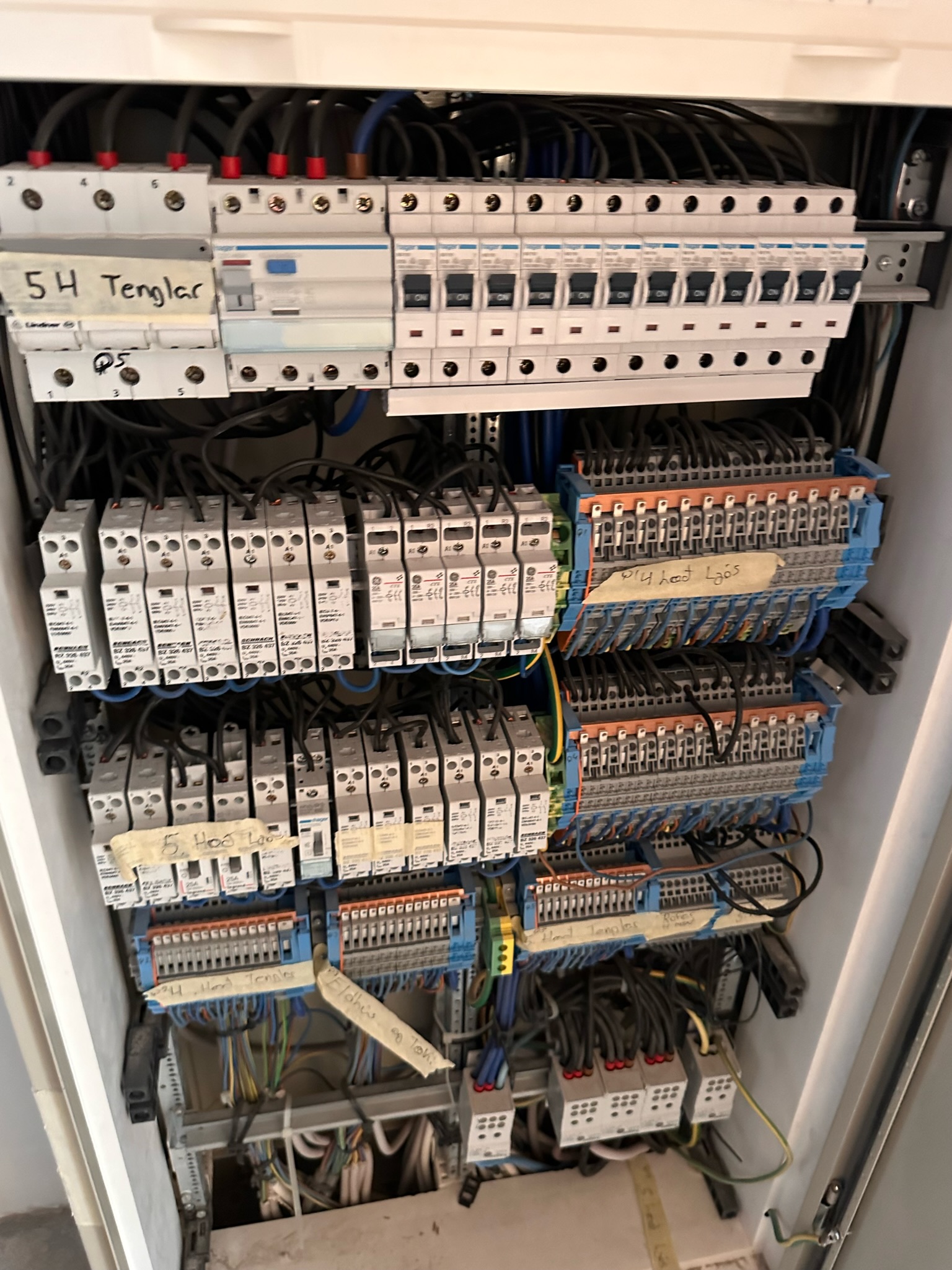 SELT / SOLD Rafmagnstafla 8