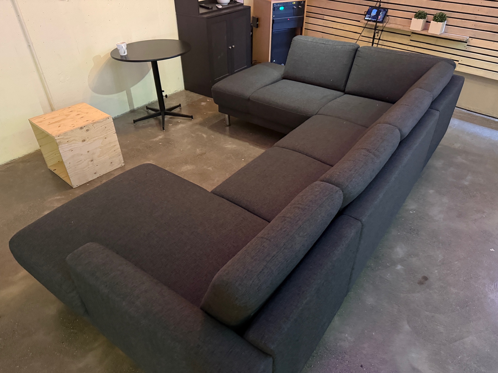 SELT / SOLD Cleveland horntungusófi frá Ilvu, L203xB308xD140sm. 9