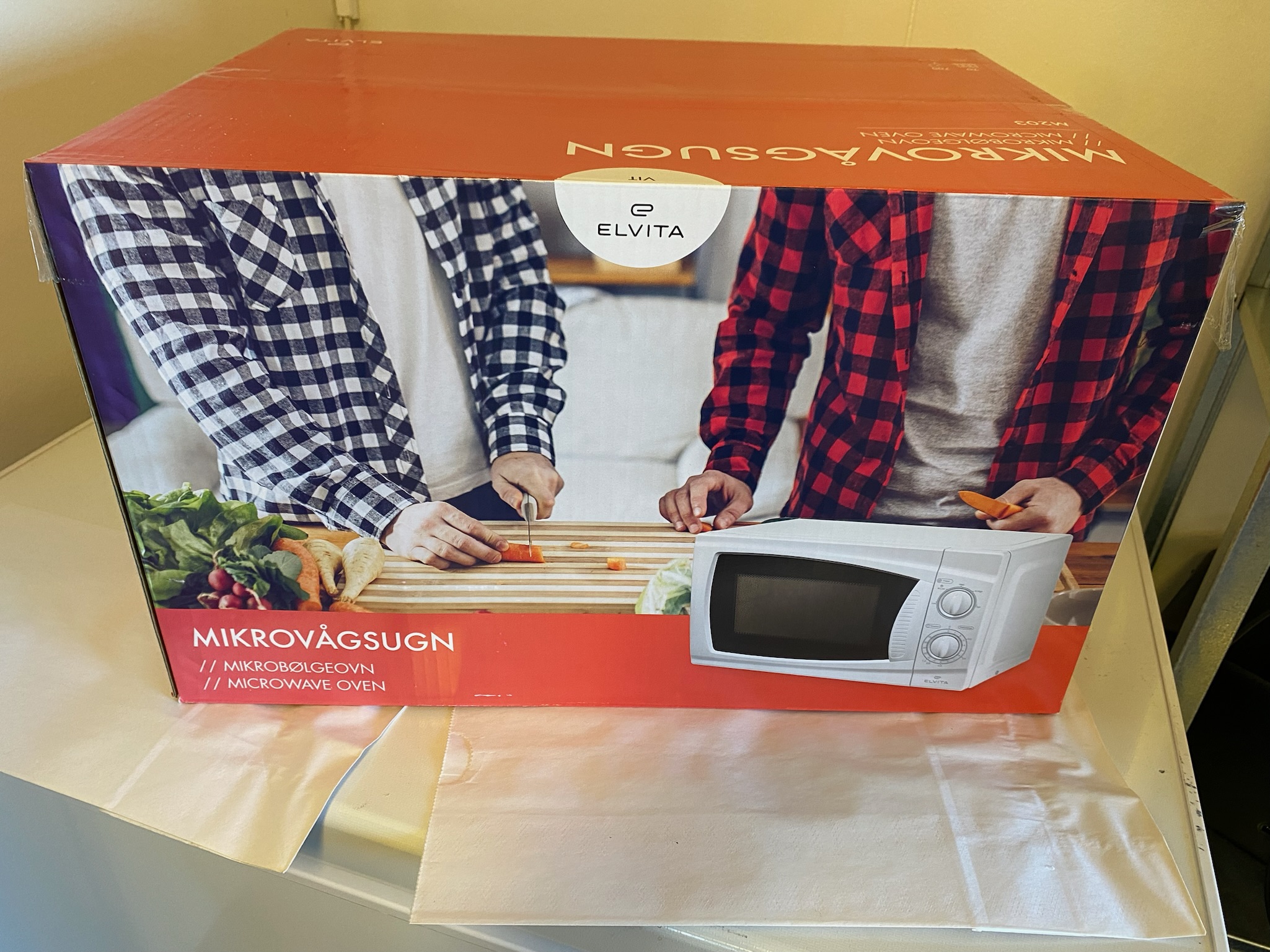 SELT / SOLD Elvita örbylgjuofn (ónotaður)
