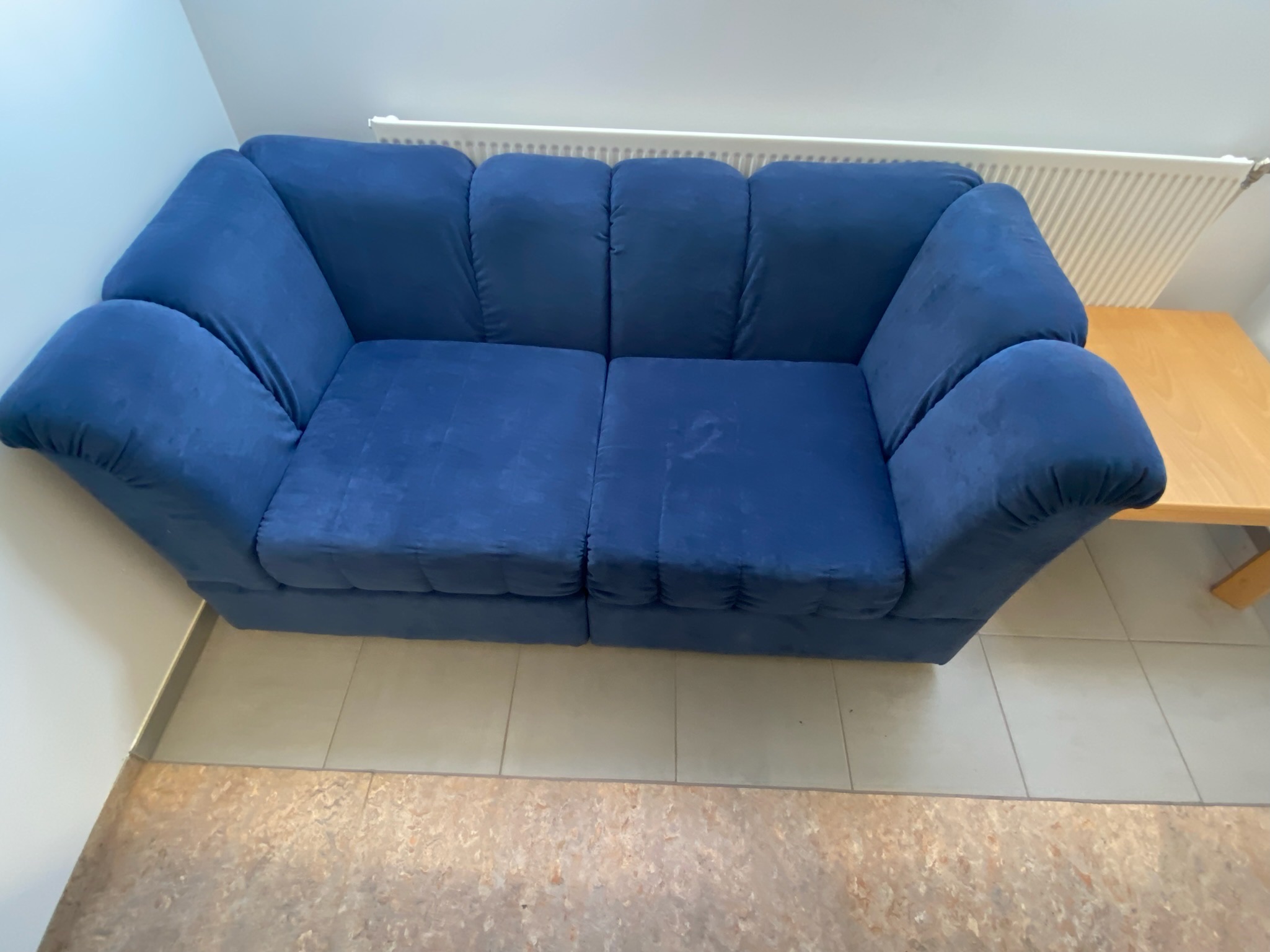SELT / SOLD Velvet blár sófi 2ja manna 4