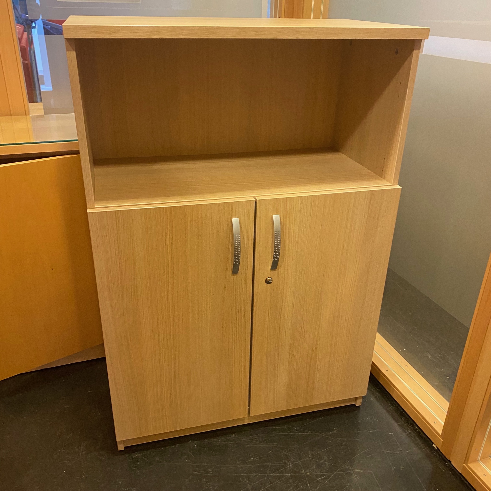 SELT / SOLD Læsanlegur skrifstofuskápur frá E.G, H118 x B80 x D43 sm.