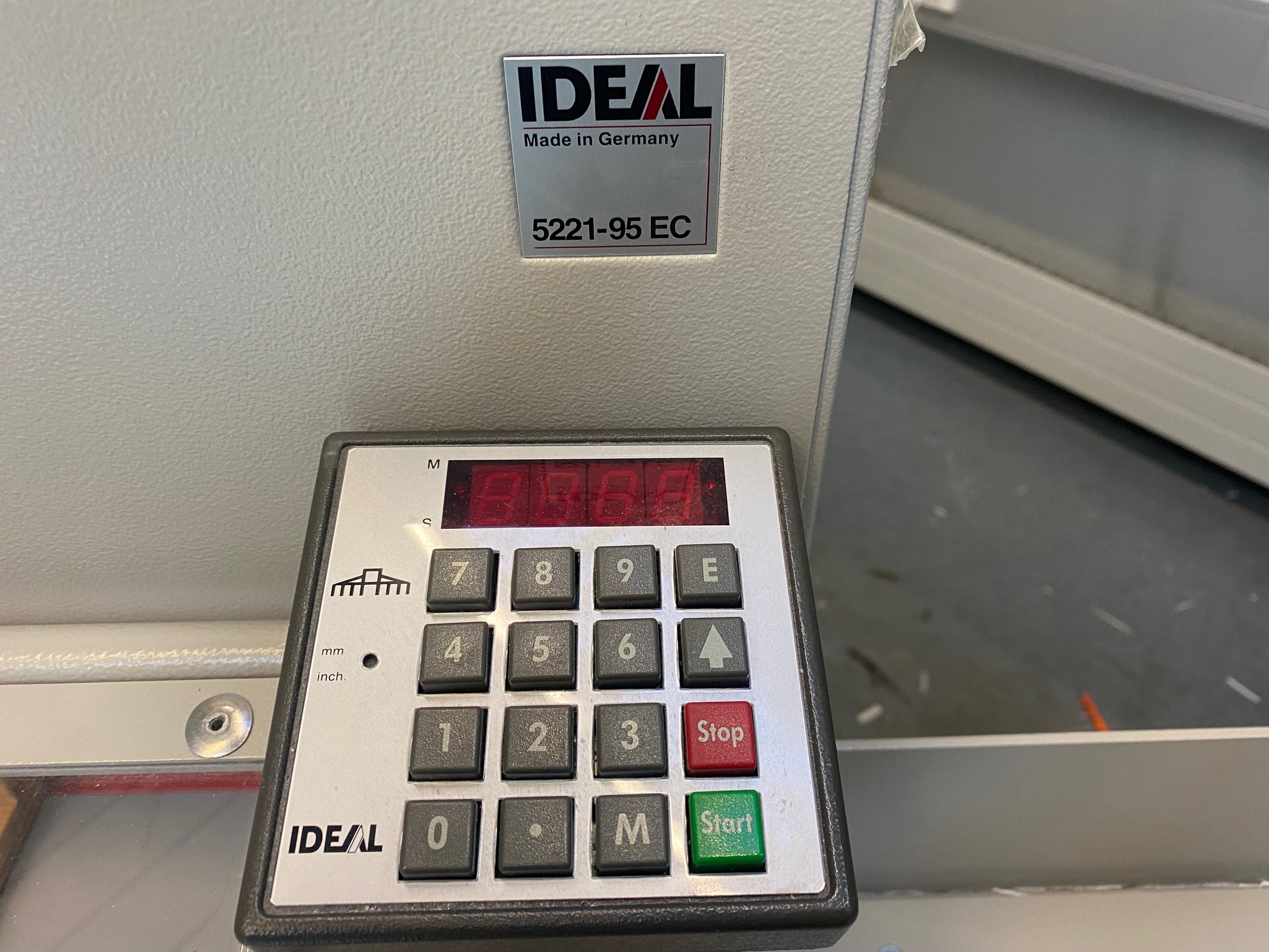 SELT - Pappírsskurðarvél frá IDEAL 5221-95 EC 6