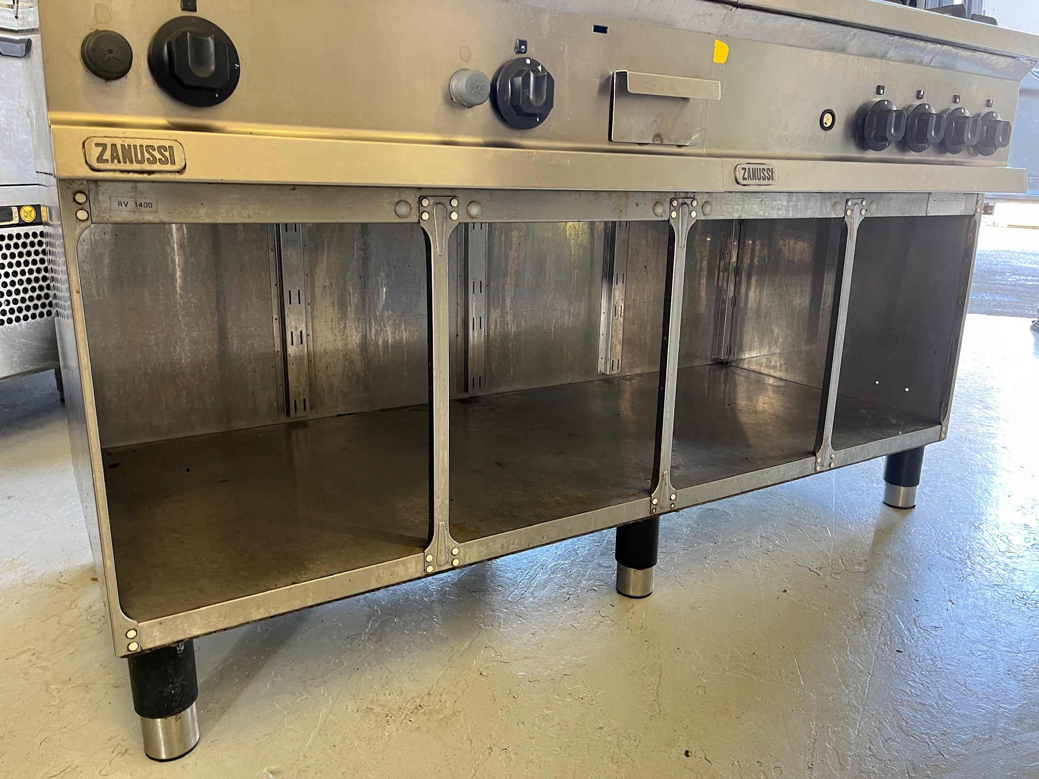 SELT /SOLDZanussi gas eldavél og steikingarpanna, B141 x D70 x H85 sm. 5