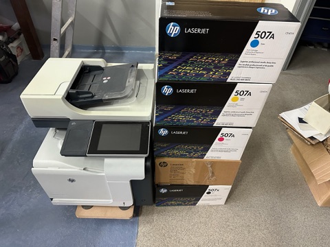 SELT / SOLD HP prentari Laserjet 500 color M575, 5 kassar af litahylkjum fylgja