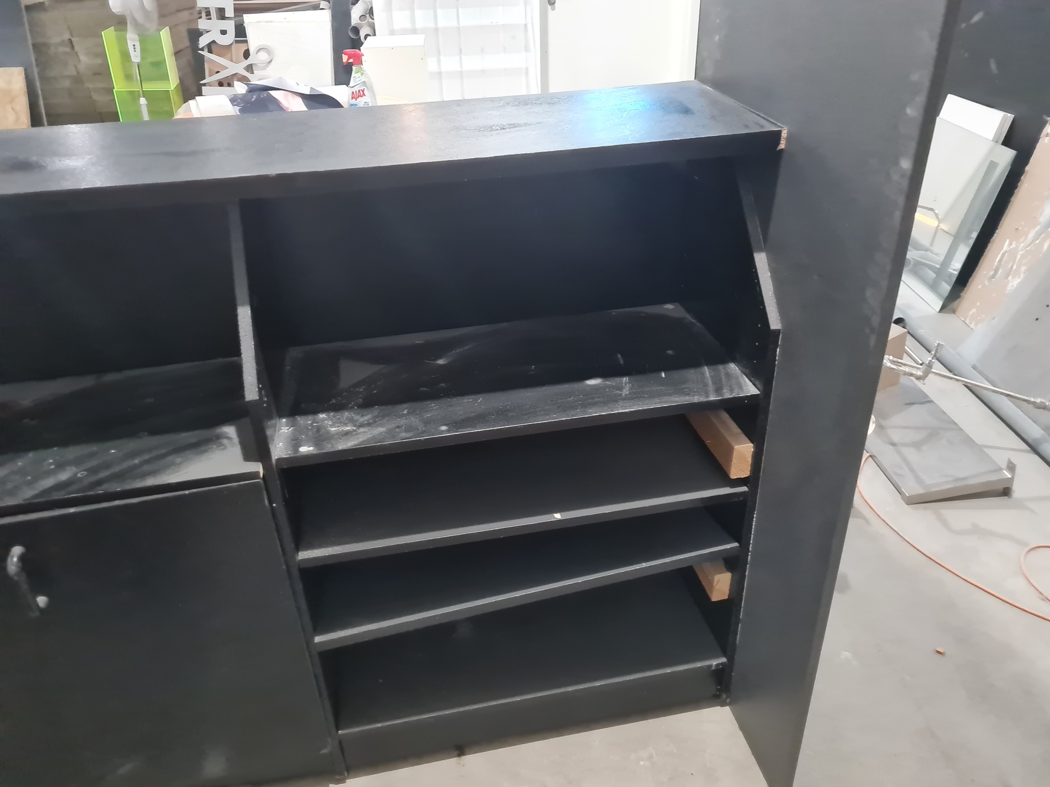 SELT / SOLD - Afgreiðsluborð - B230 x D60 sm. 4