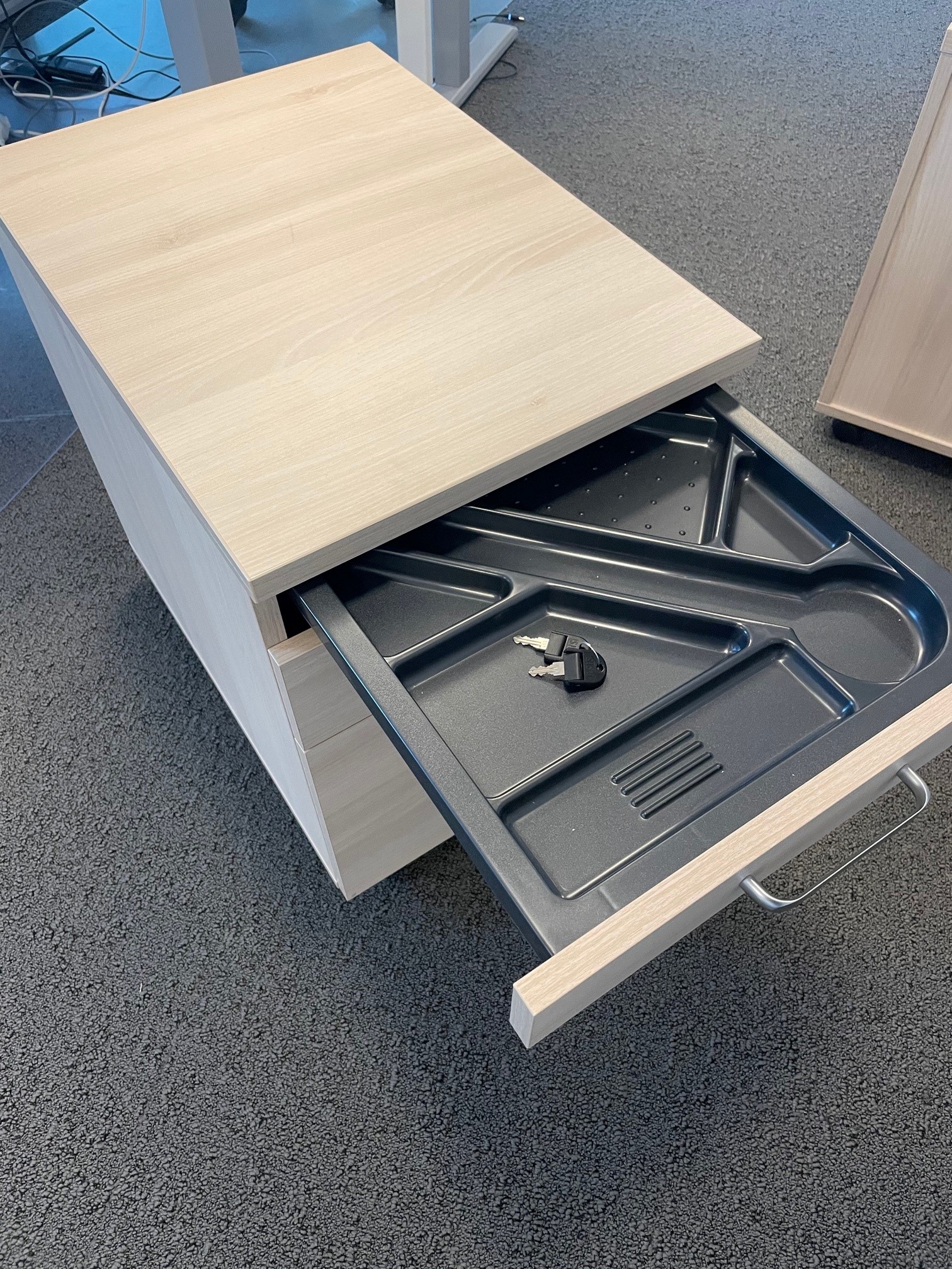 SELT / SOLD Easy space skúffuskápur á hjólum frá Hirzlunni 2