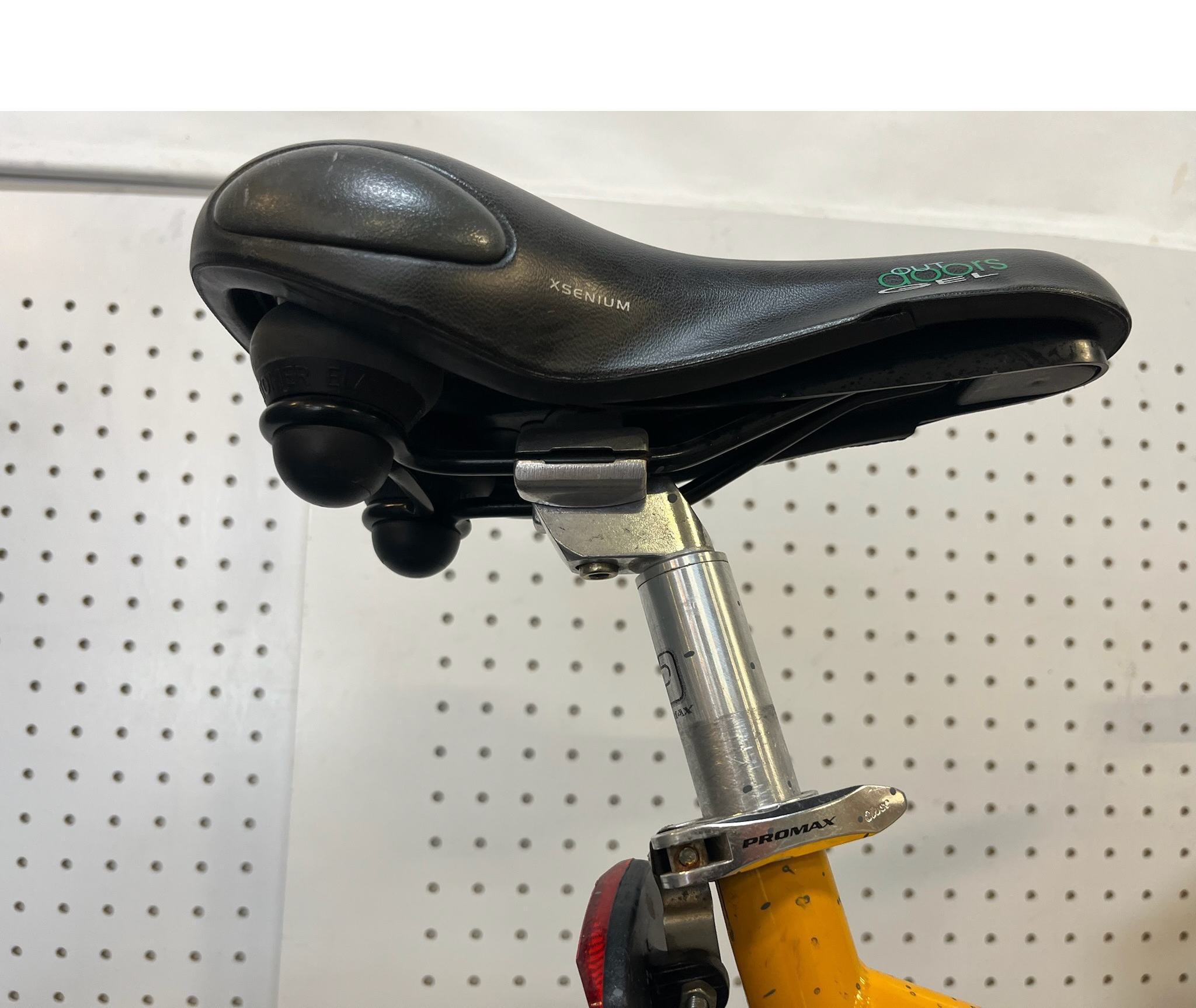 SELT / SOLD DeWalt fjallahjól XRP-3 - 26", 21 gíra 5