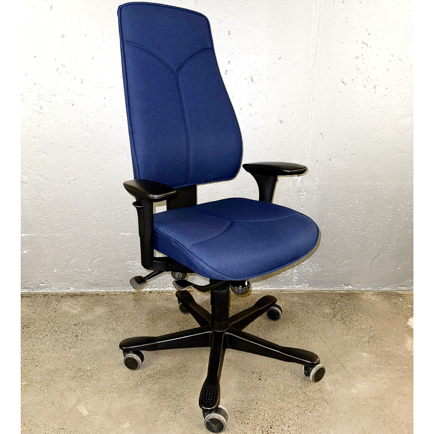 SELT / SOLD Kinnarps 6242 skrifborðsstóll frá Pennanum