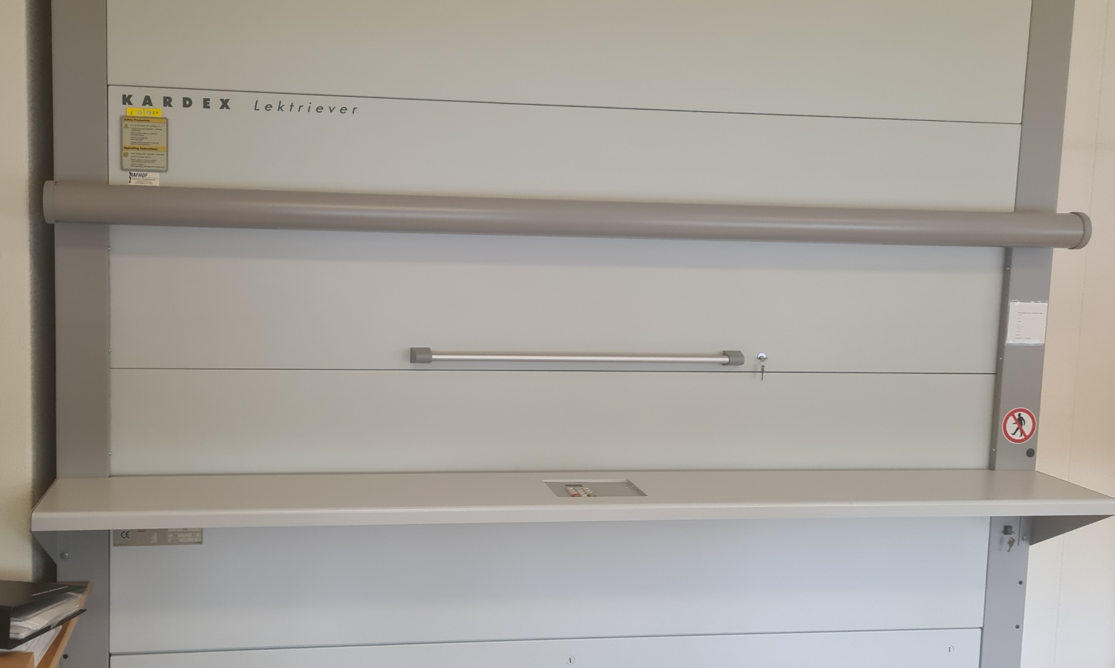 SELT / SOLD Kardex lagerhillukerfi / rúlluhillur 2