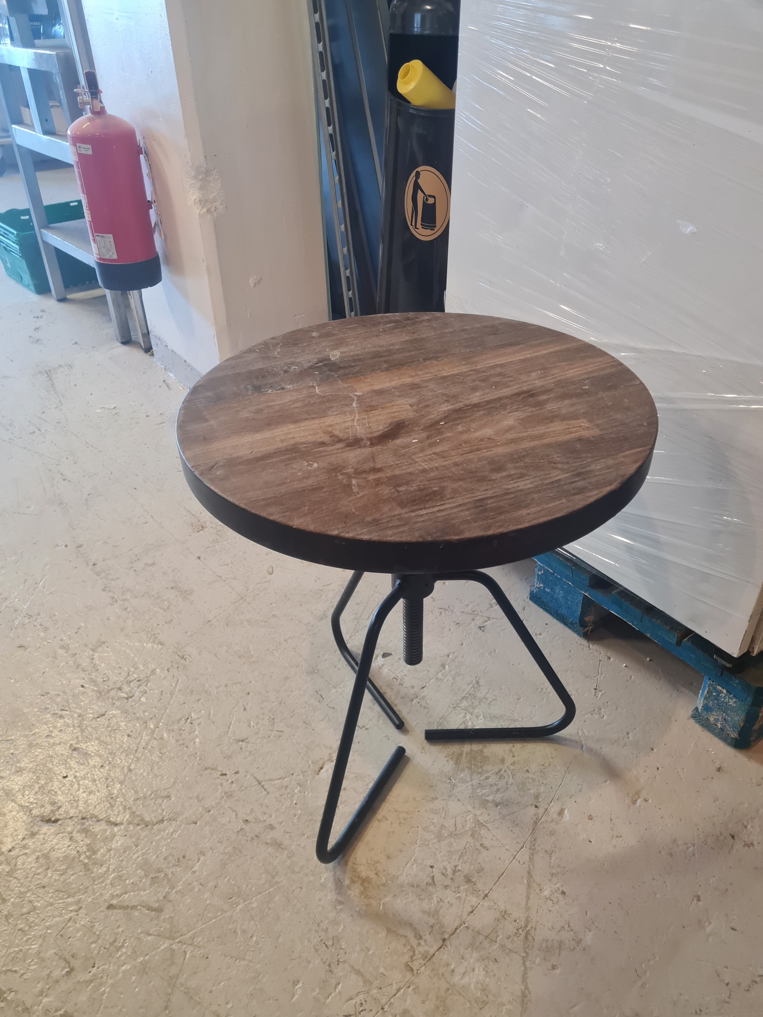 SELT / SOLD Hringborð - kaffihúsborð - eldhúsborð - viðarborð (B55 x H62 sm.)