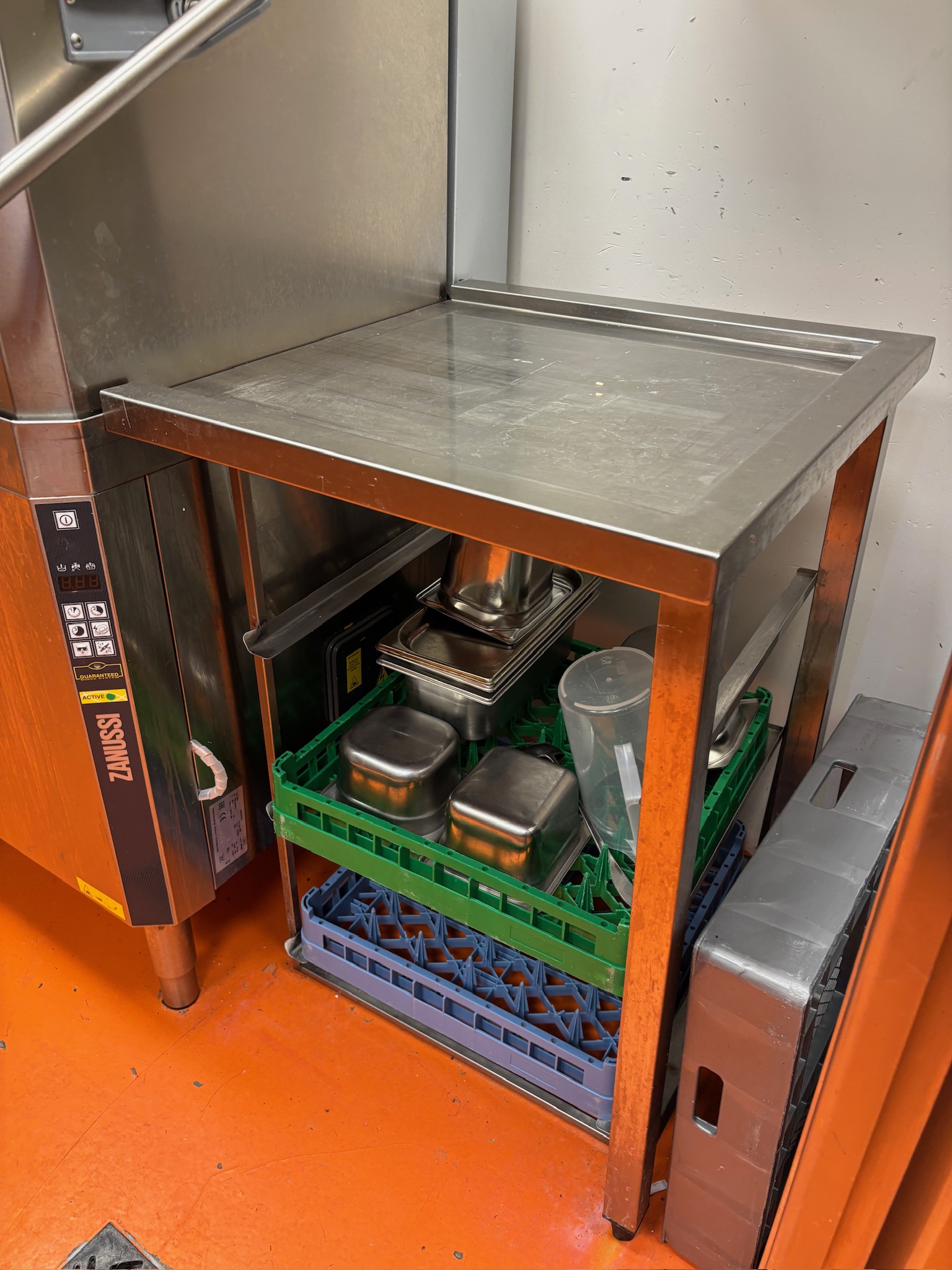 SELT / SOLD Zanussi uppþvottavél húddvél 10