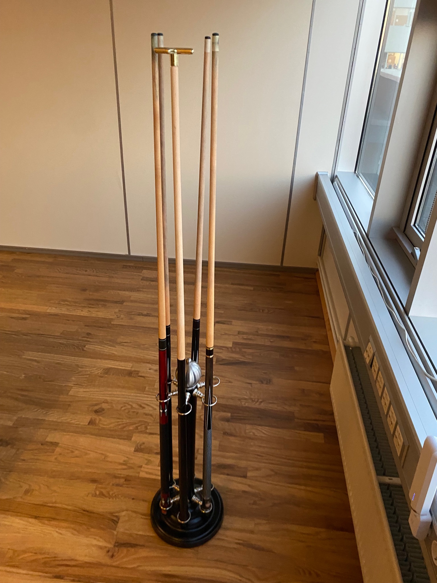 SELT / SOLD Buffalo poolborð - 8 fet - kúlur,2 kjuðar,kjuðastandur 10