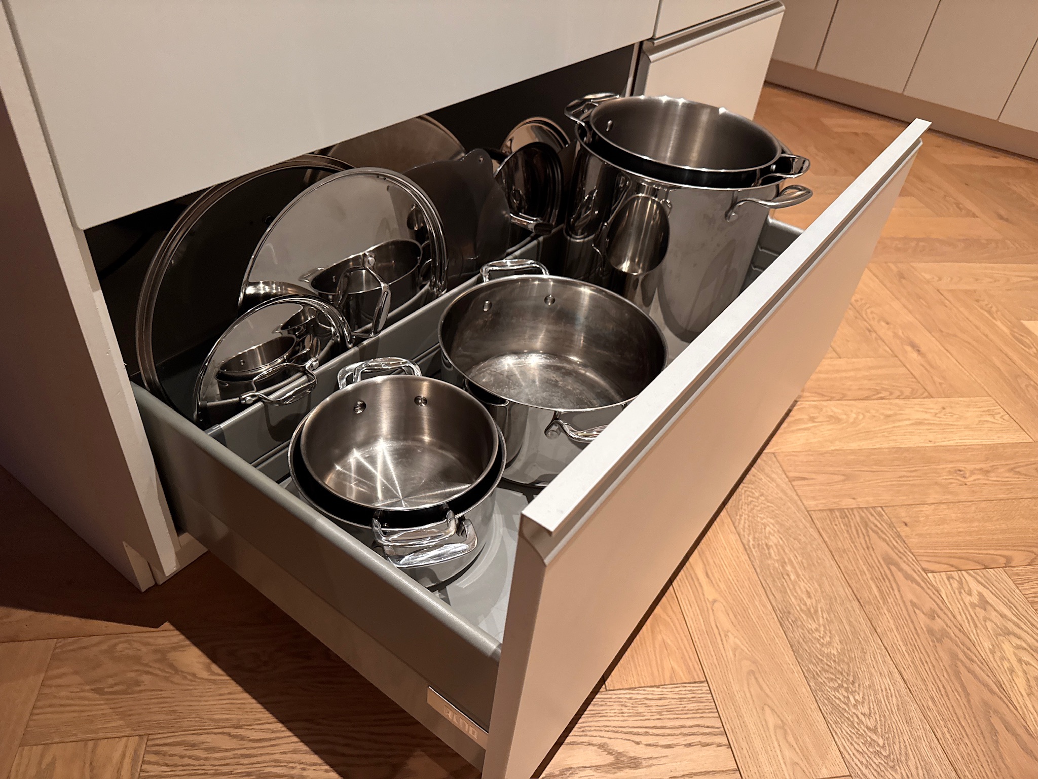 SELT / SOLD Alno eldhúseyja með helluborði 15