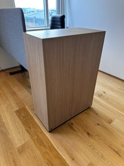 SELT / SOLD Fansa turnskápur með læsingu frá Pennanum 6