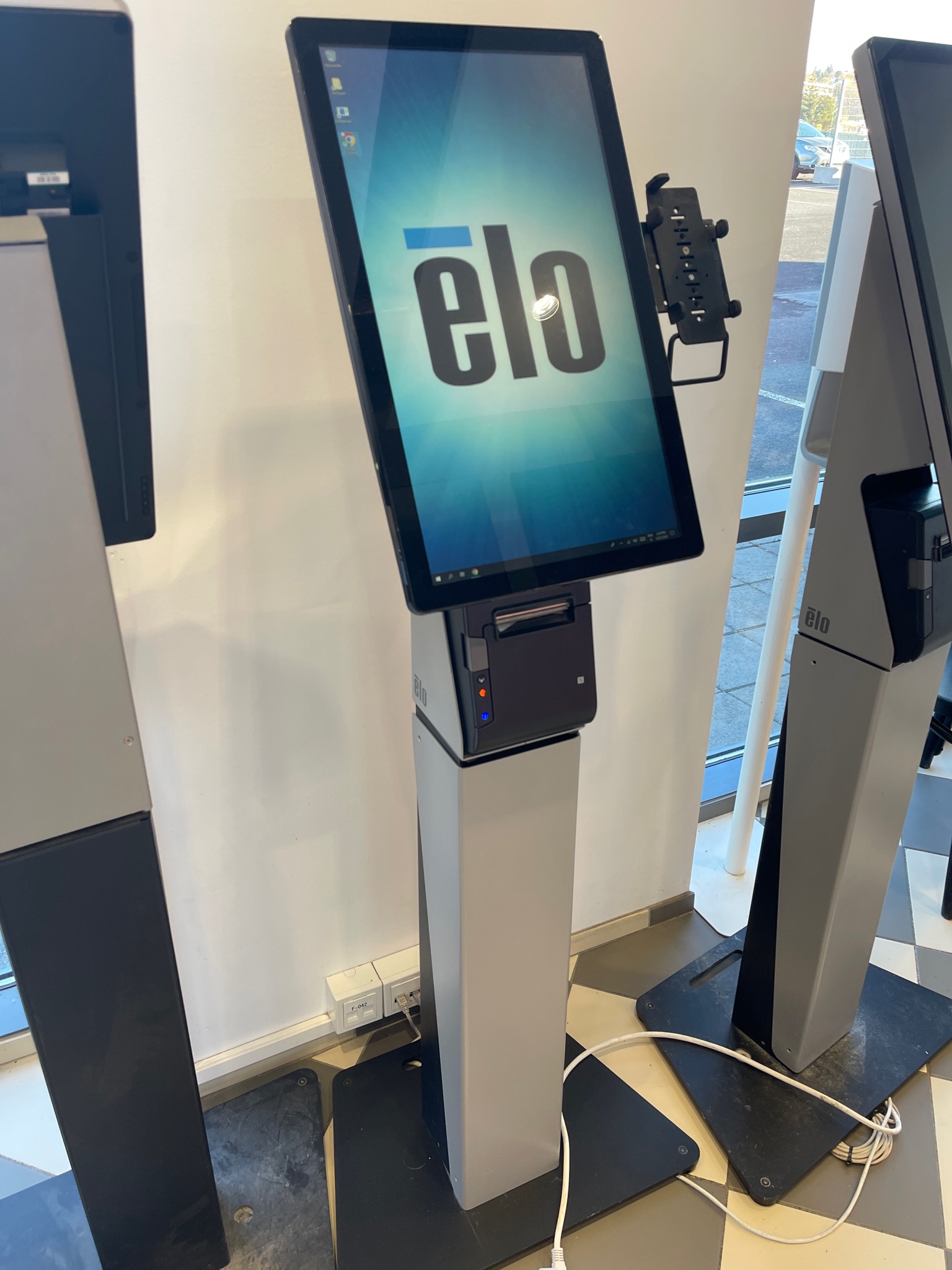 SELT / SOLD - Elo KIOSK - pöntunarsnertiskjár - nokkrir til 3