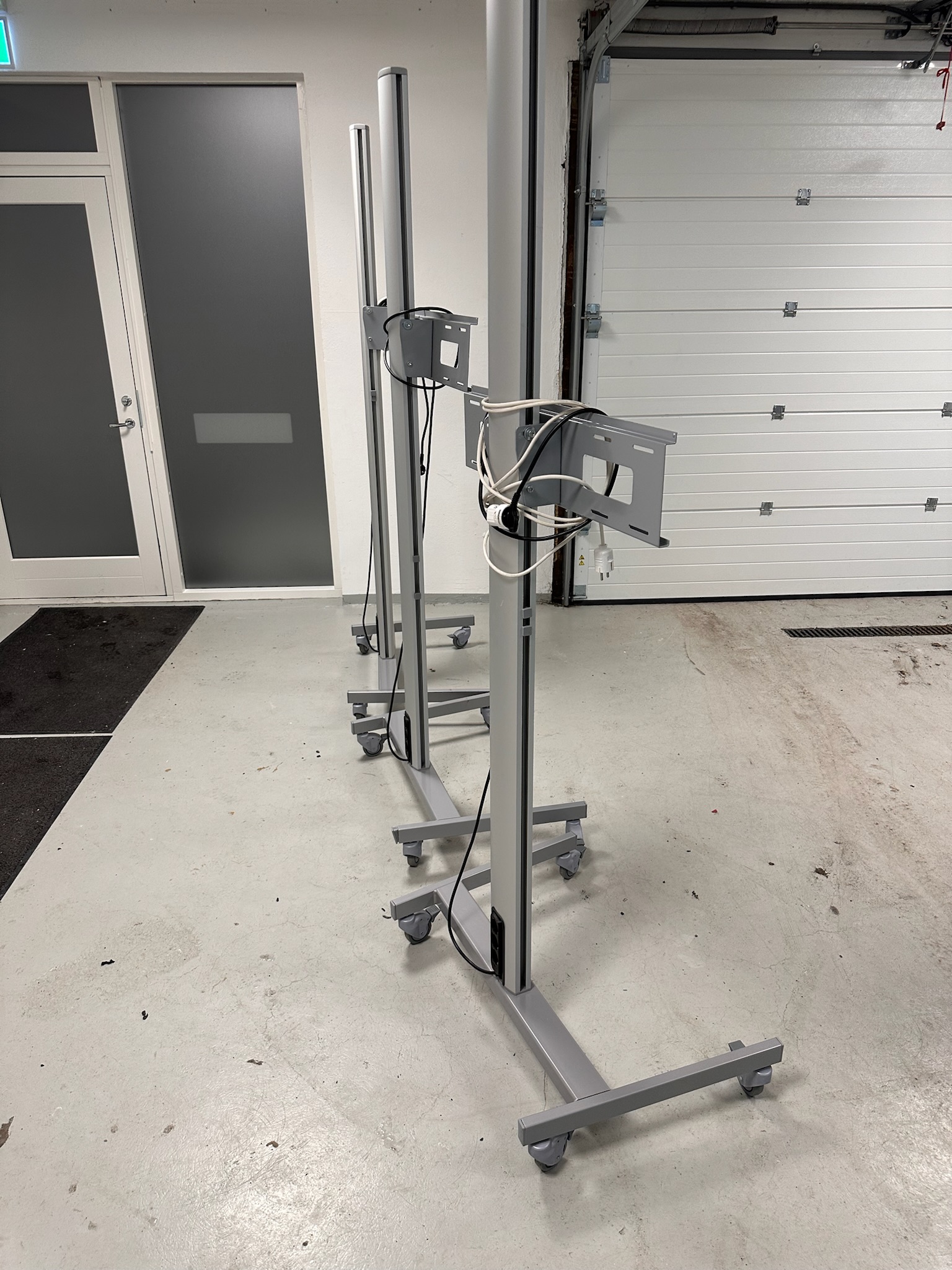 SELT / SOLD Sjónvarpsstandur, H220 x B80 sm. 3