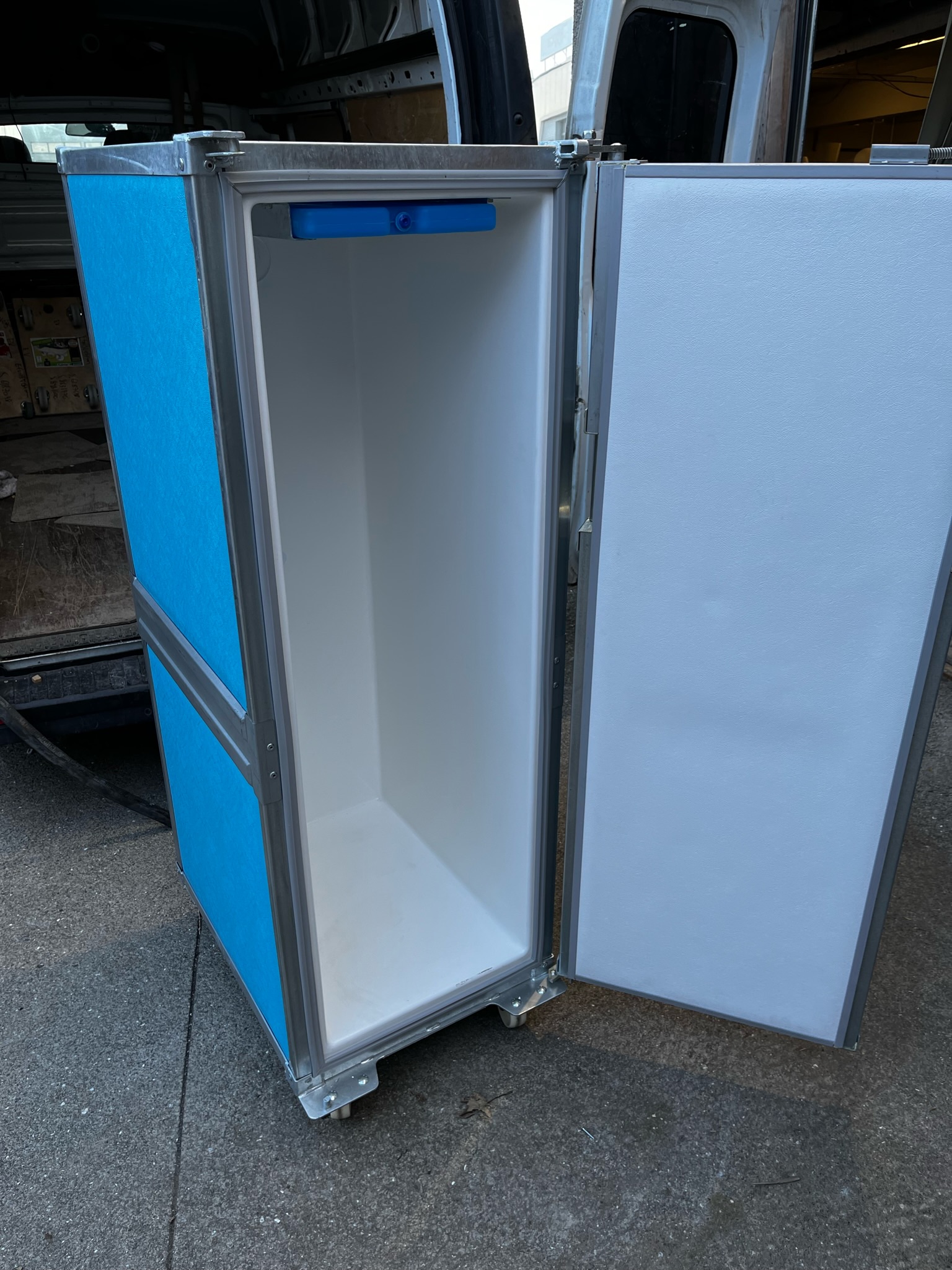 SELT / SOLD TKT Germany kælibox H-340 á hjólum 5