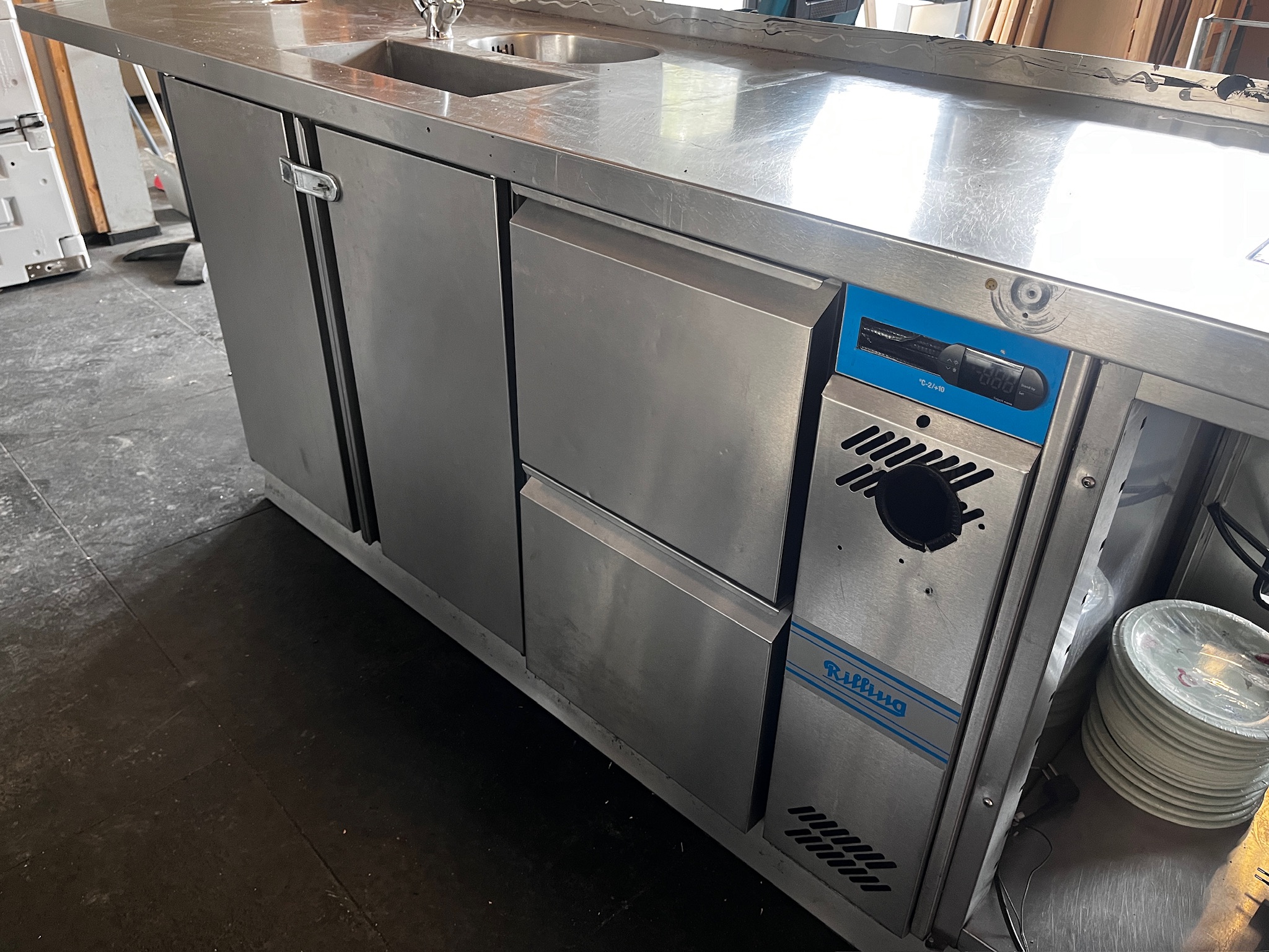SELT / SOLD Bar/preppborð - bjórdæla - kælir - vaskur B320 x D70 x H91 sm. 4