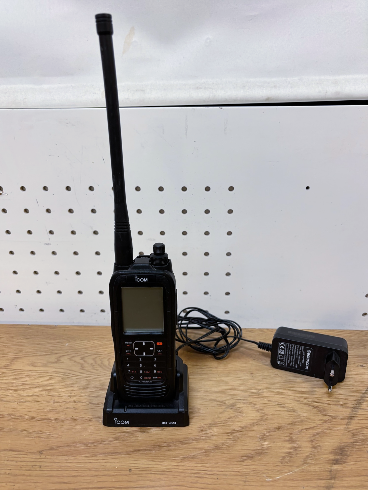 SELT / SOLD Icom IC-A25NE talstöð 2