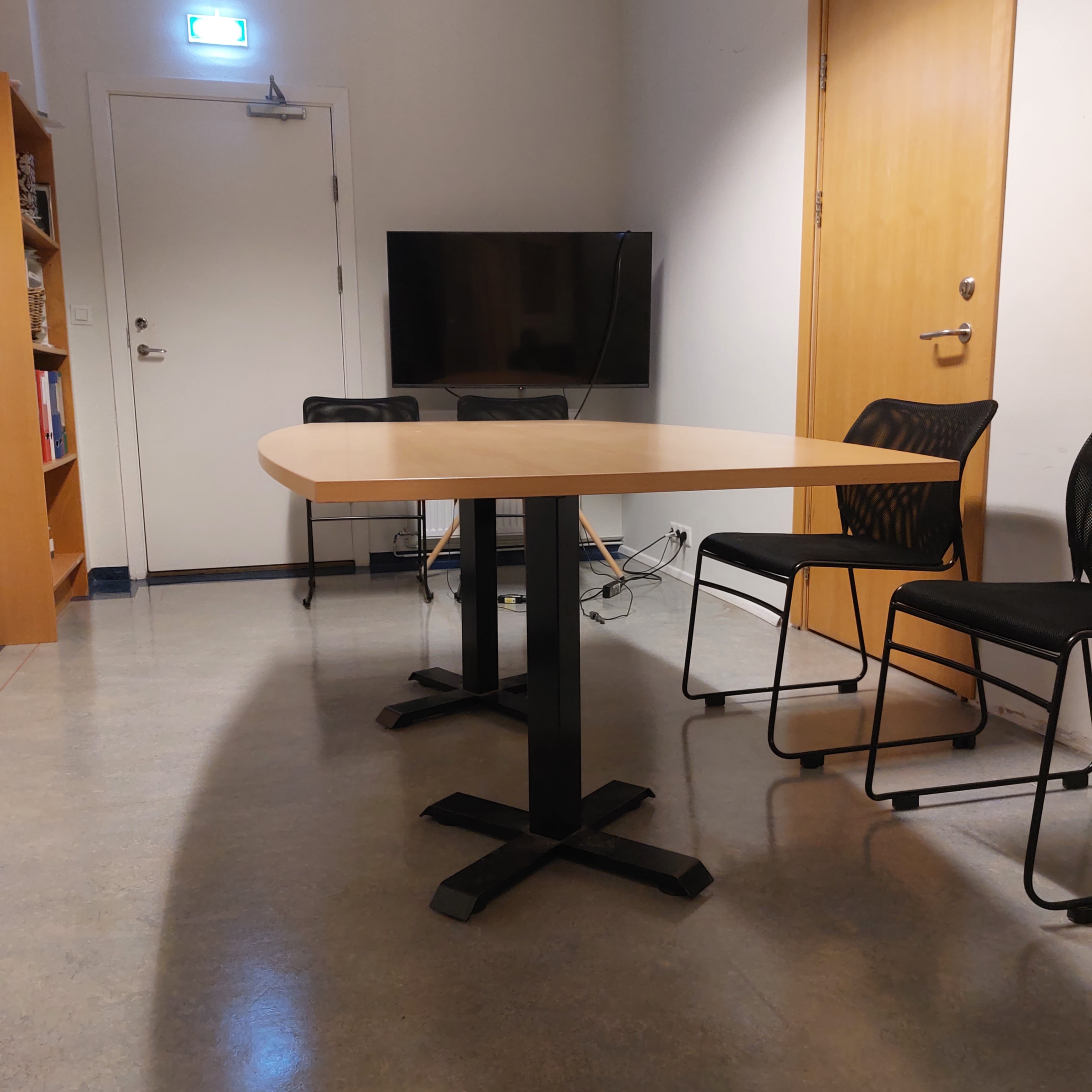 SELT / SOLD Fundarborð, 6-10 manna, L200xB100sm.