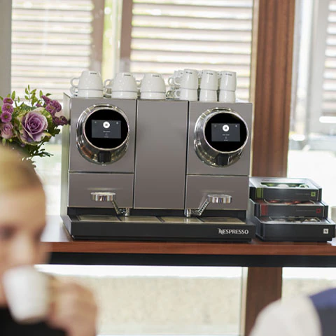 SELT / SOLD Nespresso Professonal Momento 200 kaffivél á íslensku - Nýle 10