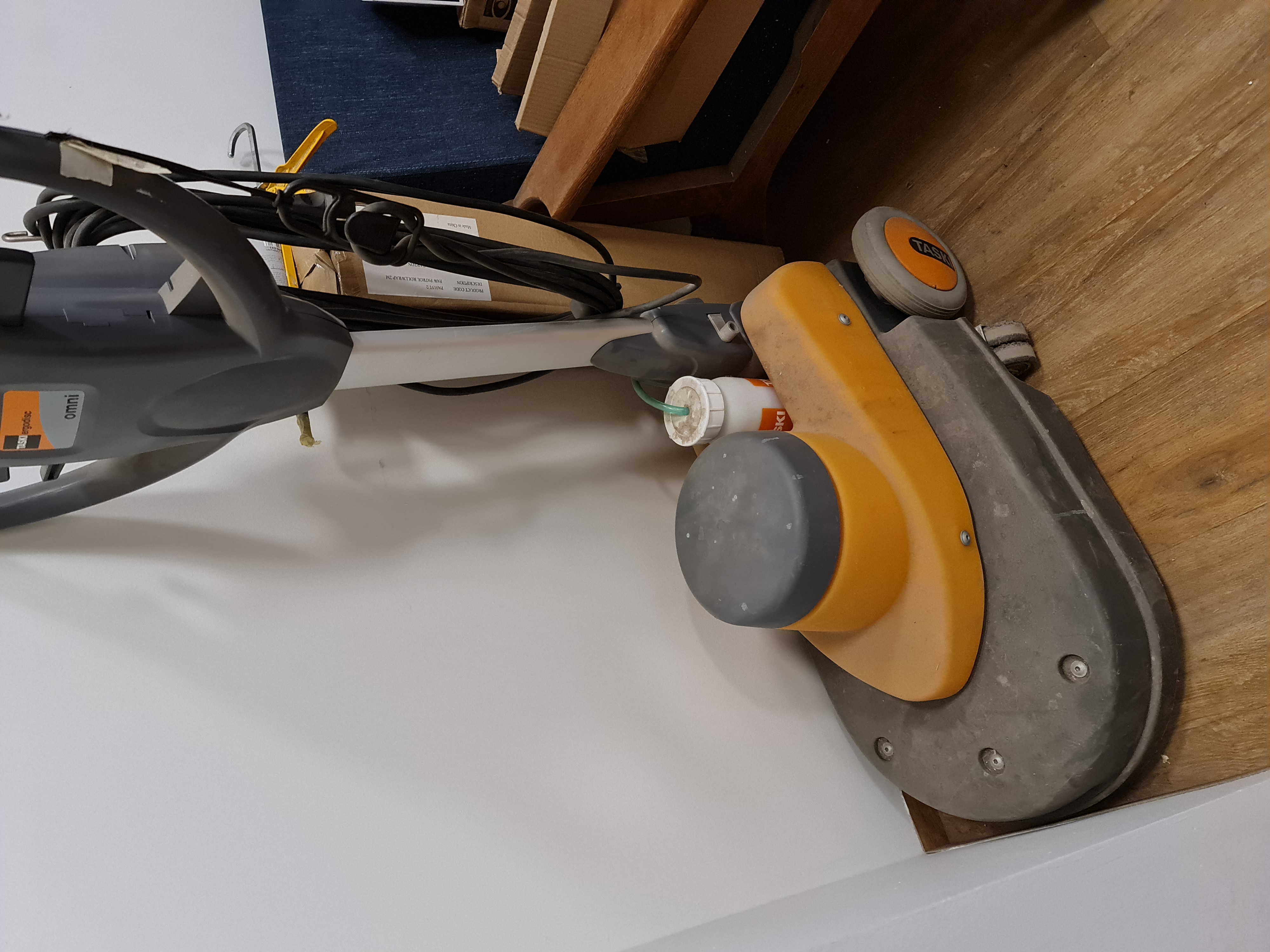 SELT / SOLD - TASKI 43 SHS skúringavél - Toppstandi